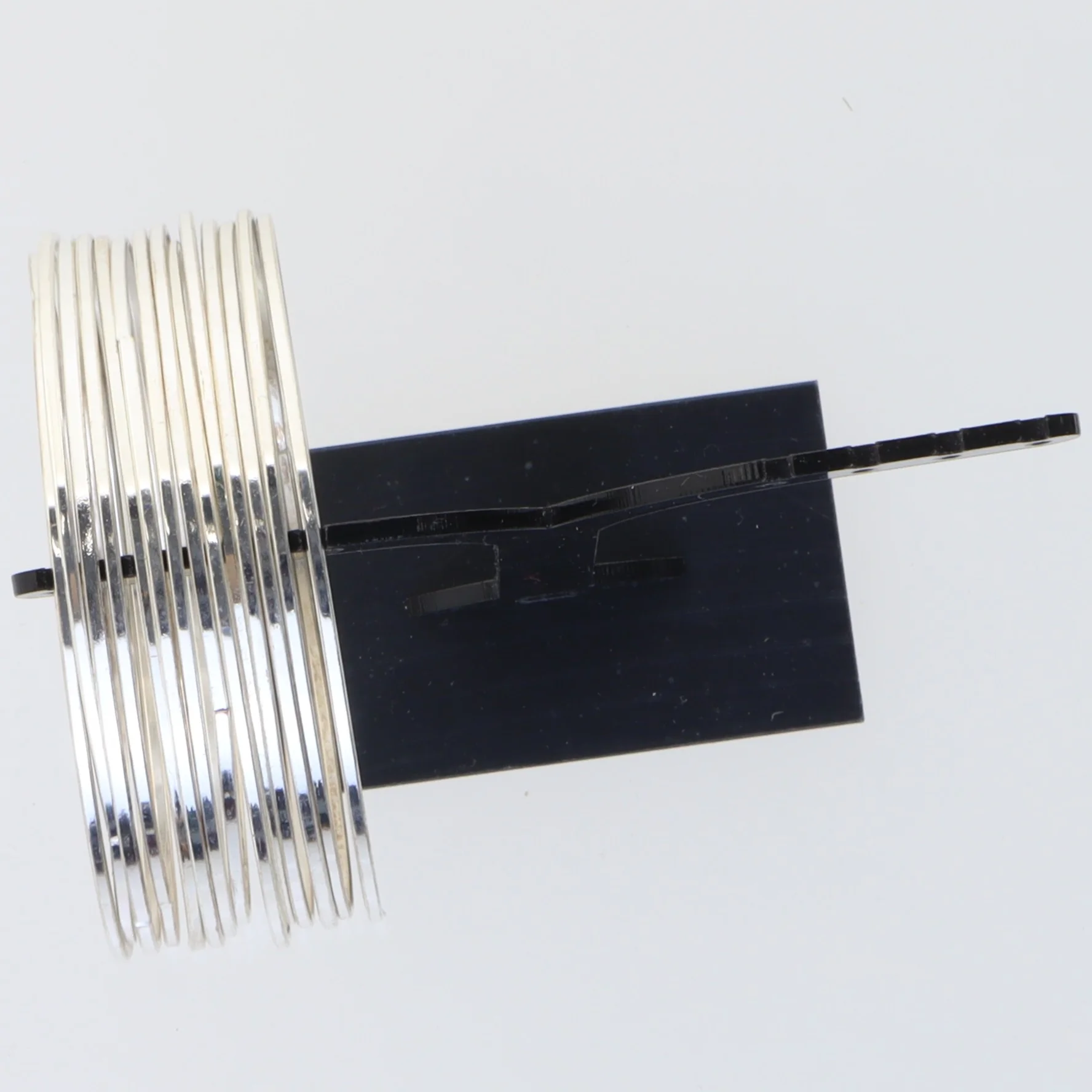 Sølvfarvede ambånd (str. Diameter 6 og en halv 5 meter)