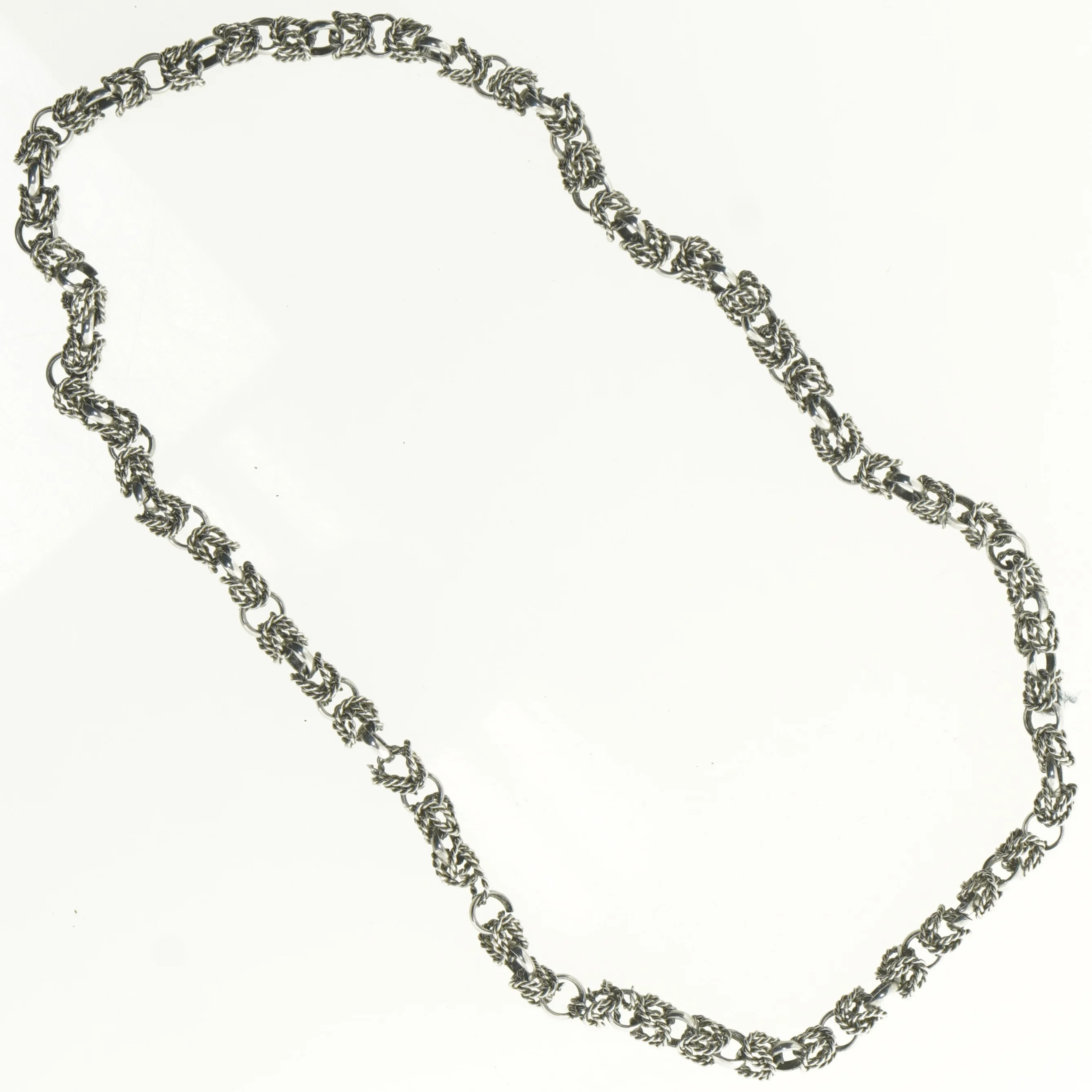 Sølvfarvet kædehalskæde (str. Ø 24 cm)