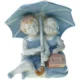 Figur - børn med paraply (str. 12 x 10 x 6 cm)