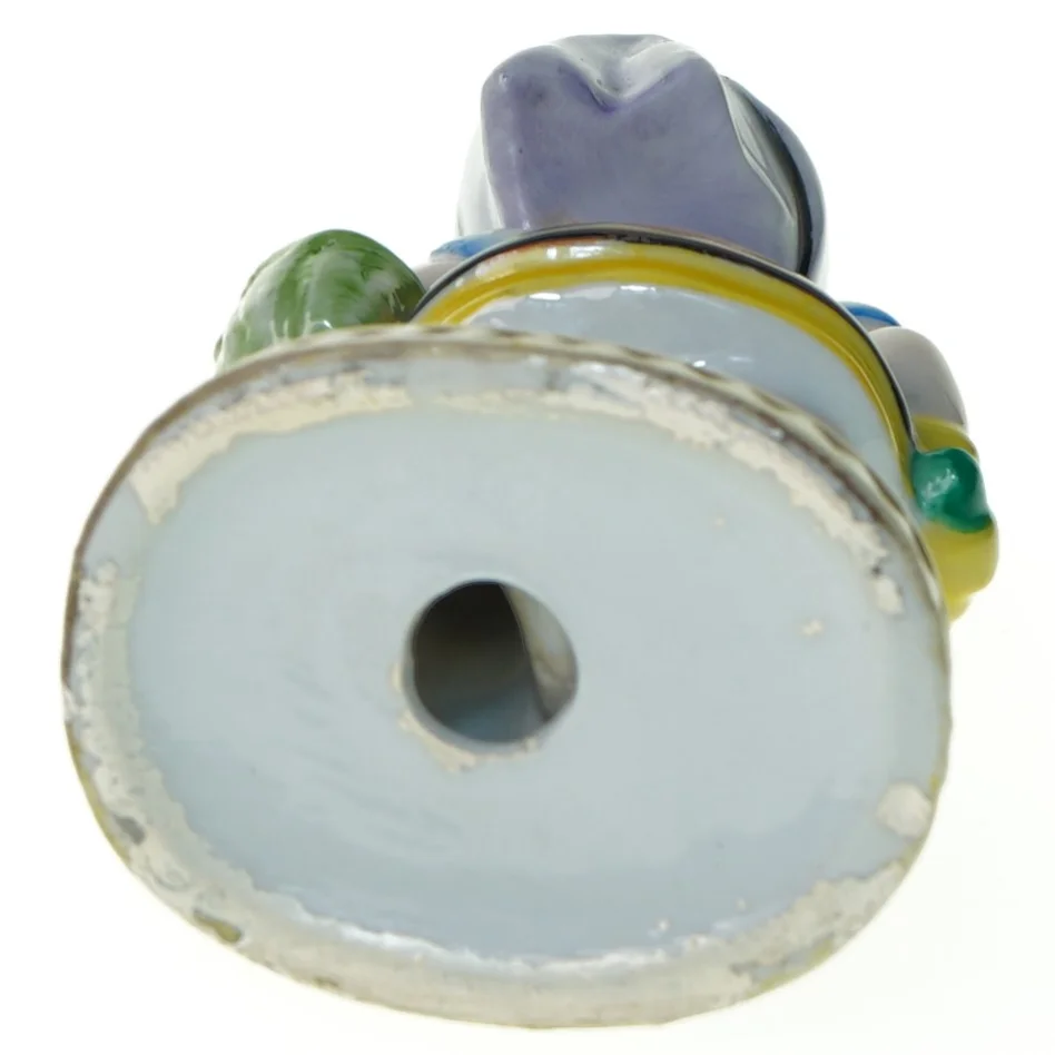 Figur af lille pige (str. 13 x 6 cm)