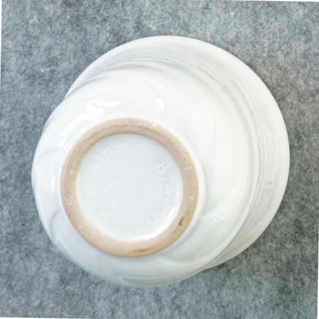 Urtepotteskjuler fra W Germany (str. 8 x 9 cm)