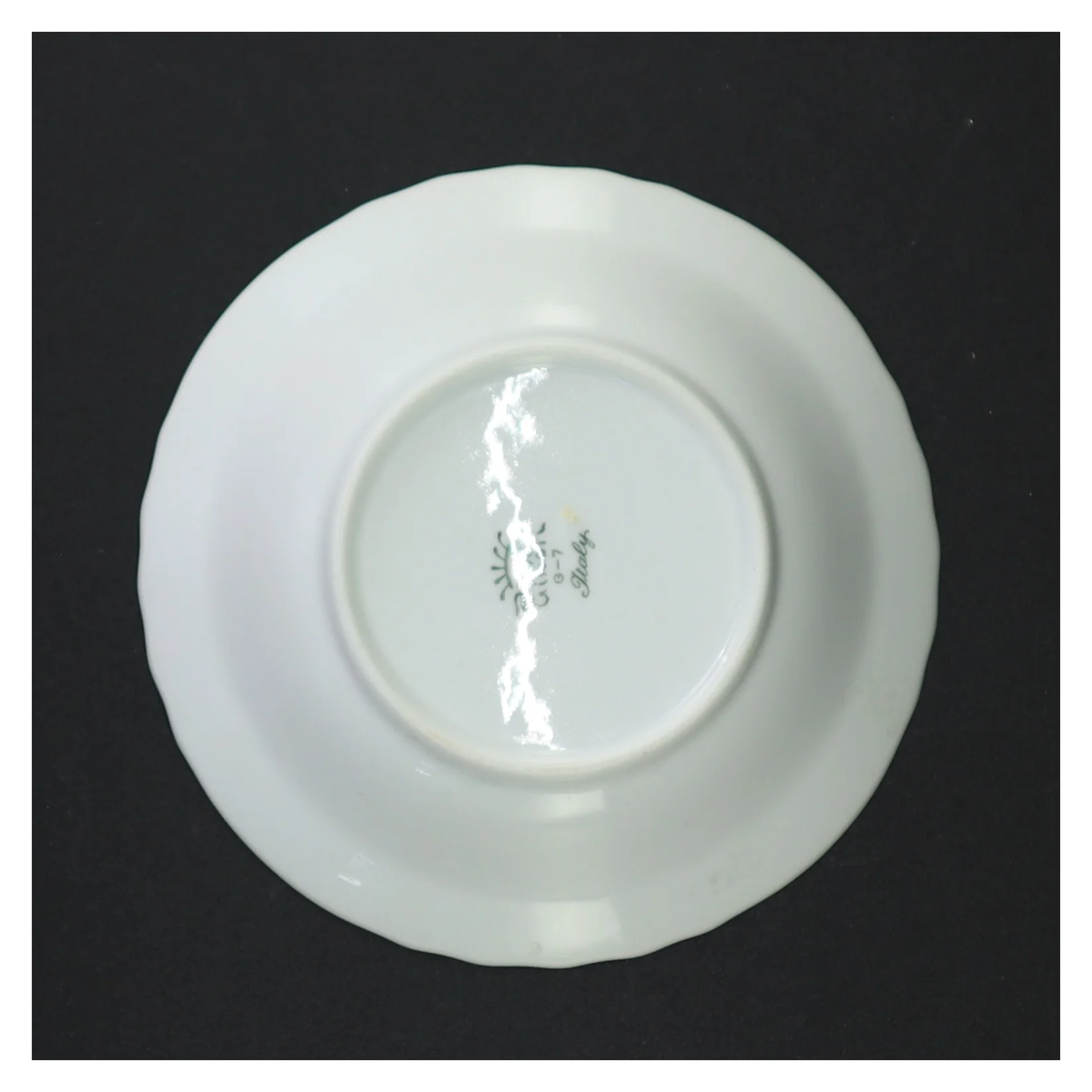 Blomsterdekoreret porcelænsskål (str. 15 x 4 cm)