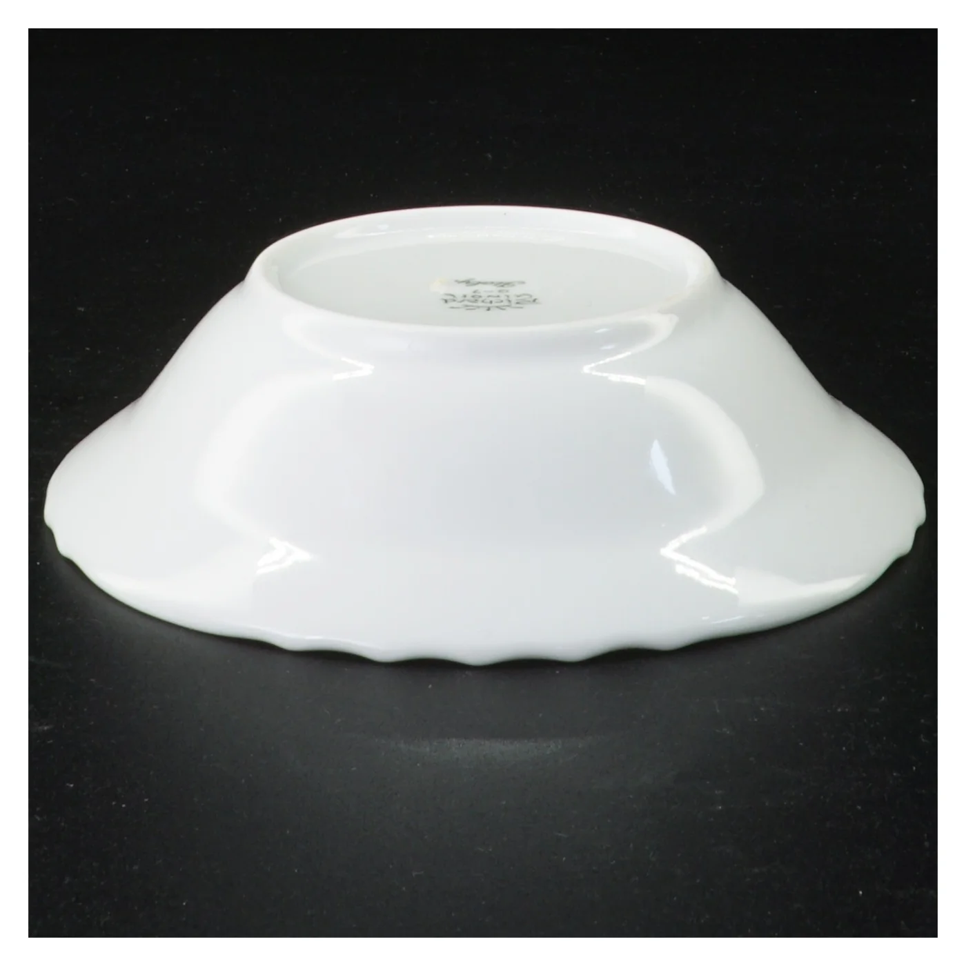 Blomsterdekoreret porcelænsskål (str. 15 x 4 cm)