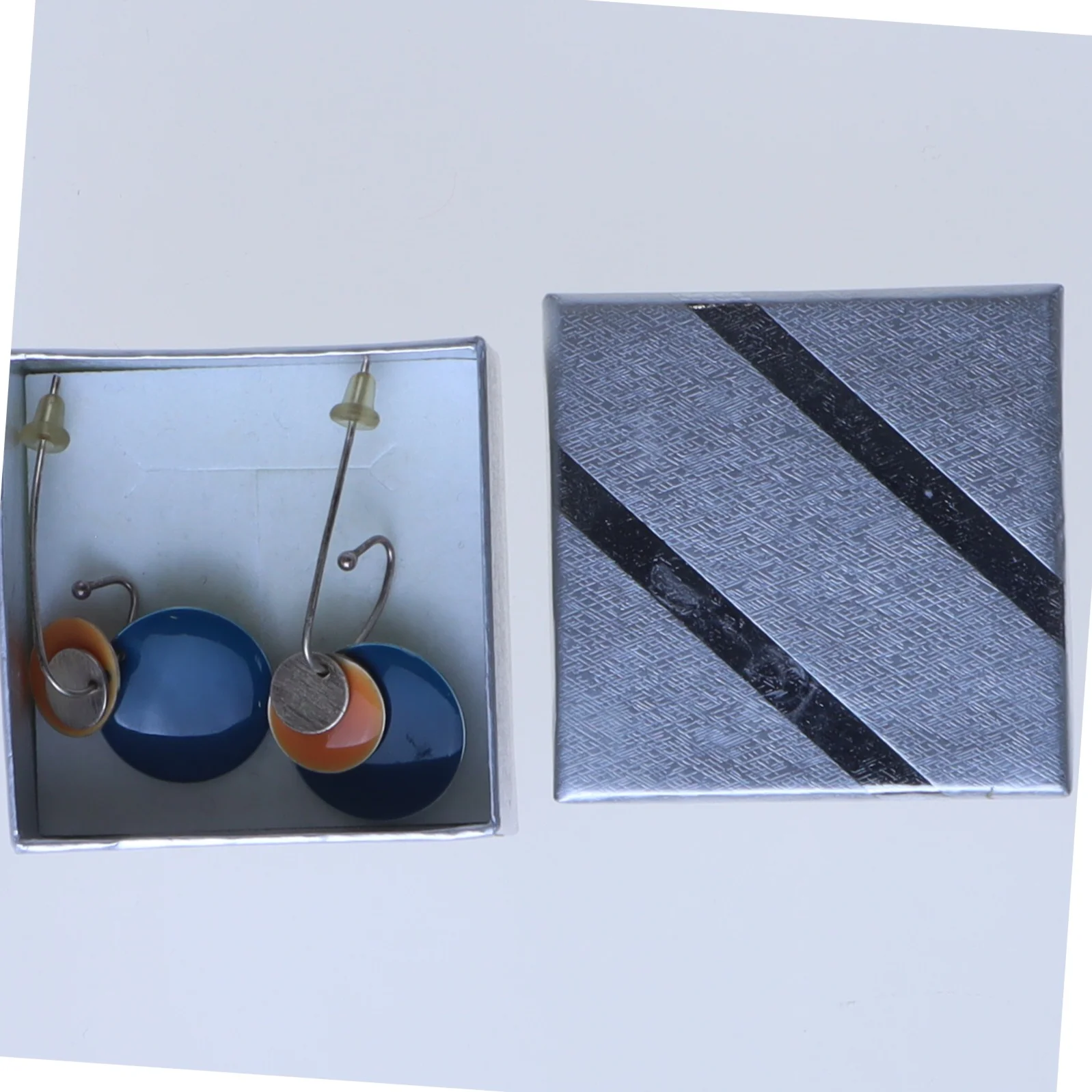 Øreringe i gaveæske (str. 4,5 cm)