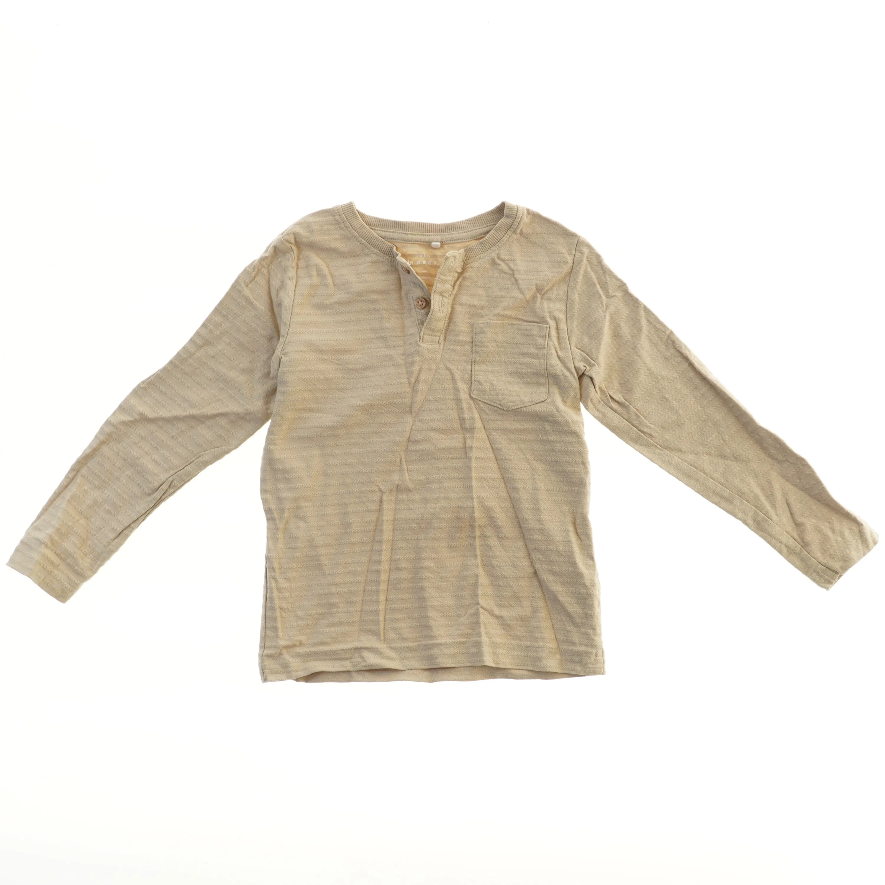 Langærmet bluse med brystlomme fra Basic needs (str. 104)