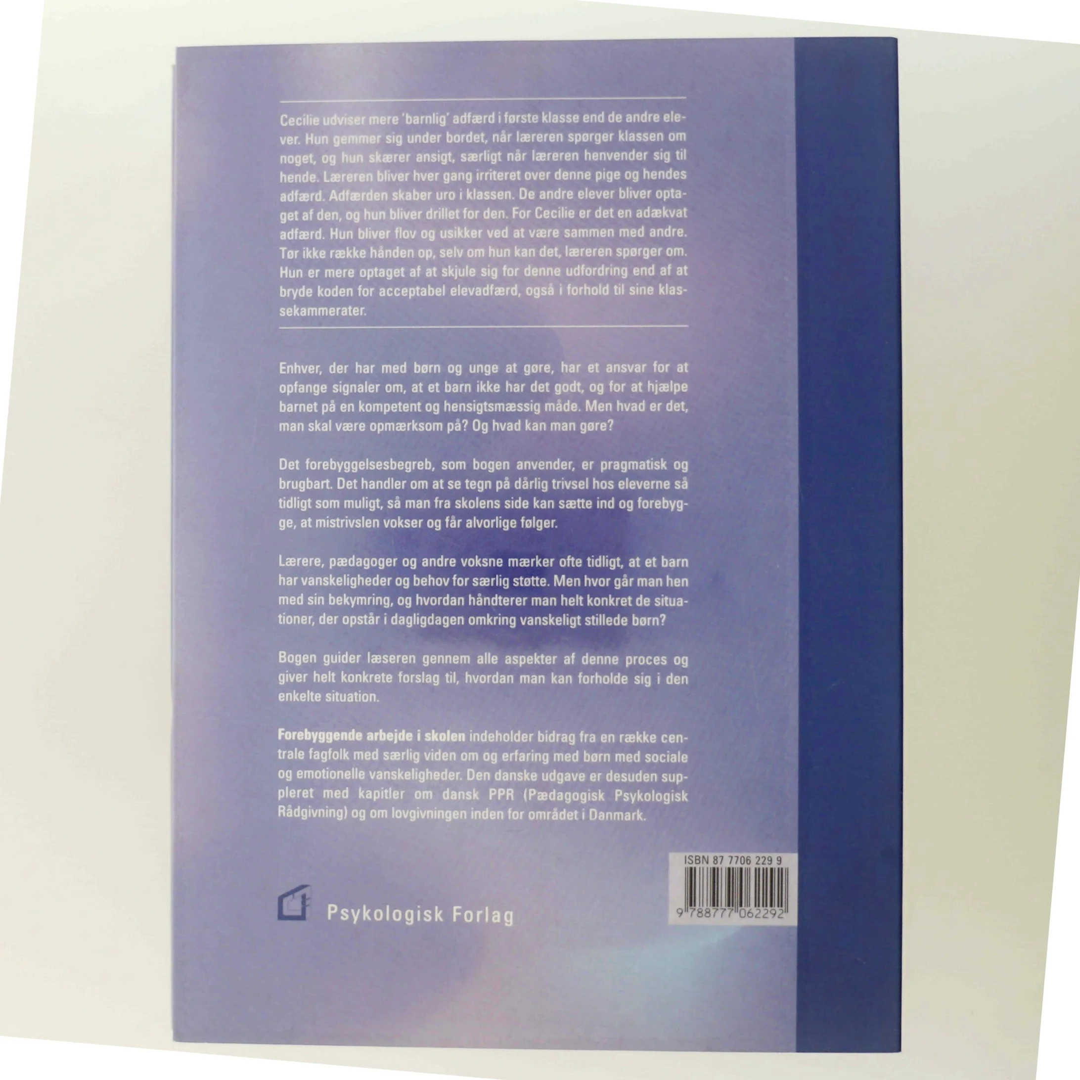 Forebyggende arbejde i skolen : om børn med sociale og emotionelle vanskeligheder af Ingeborg Marie Helgeland (Bog)