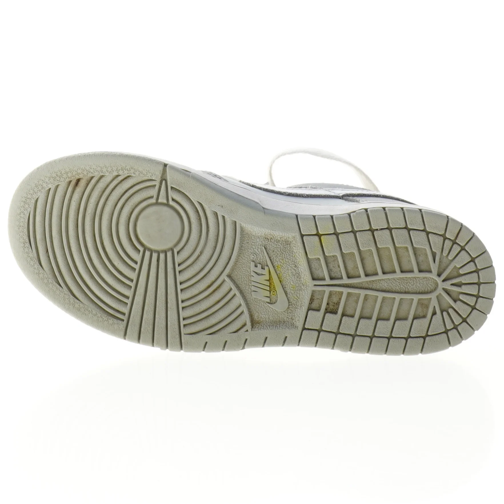 Brugte grå sneakers fra Nike (str. 33)