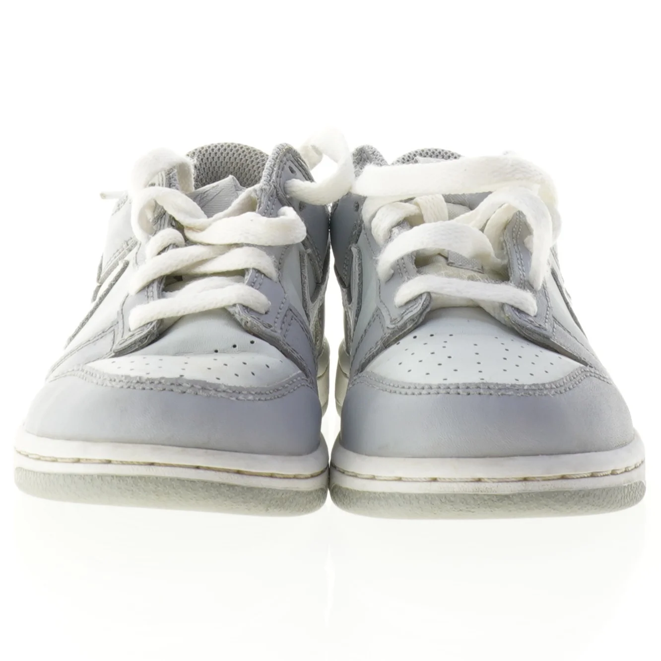 Brugte grå sneakers fra Nike (str. 33)