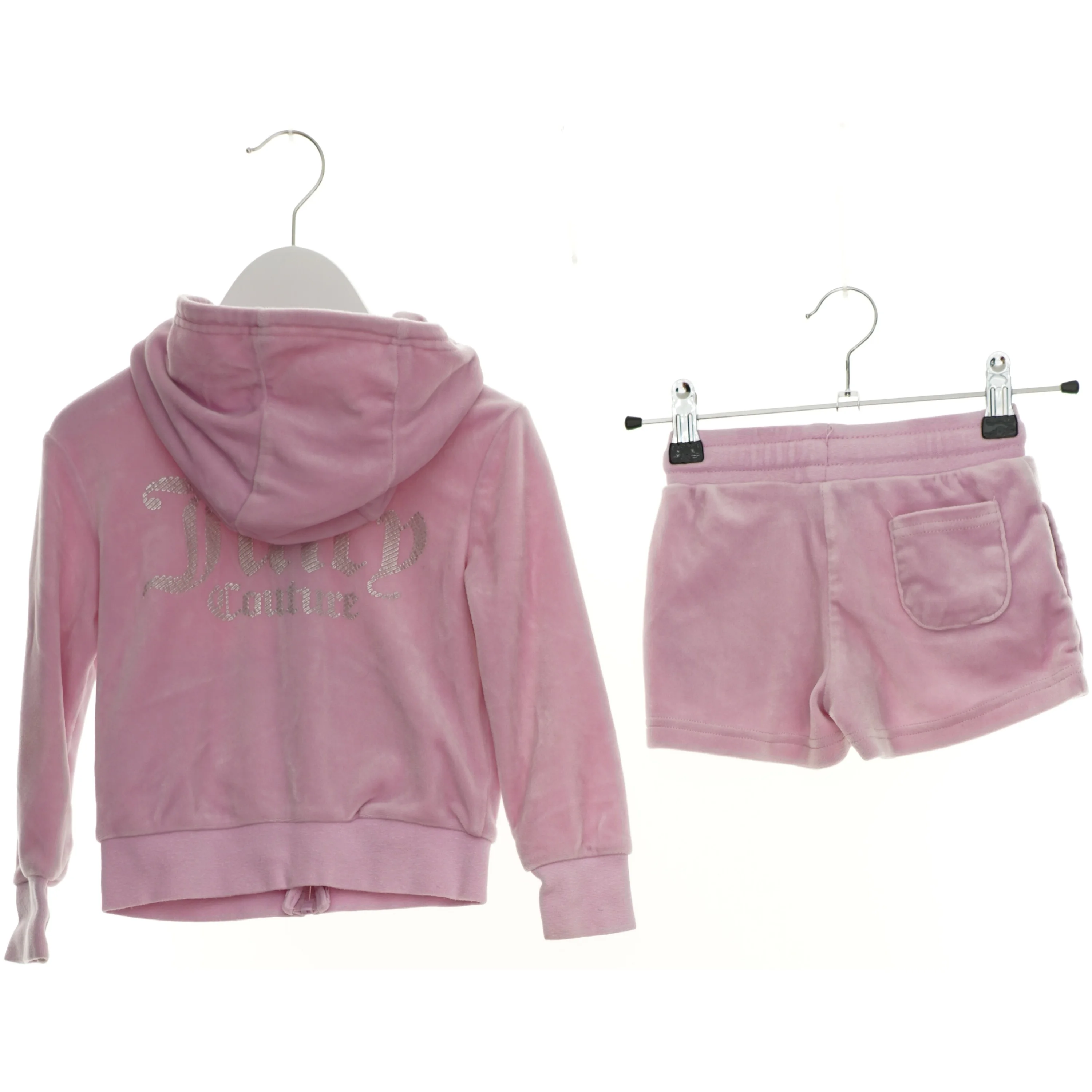 Sæt børnetøj (str. 104 cm)