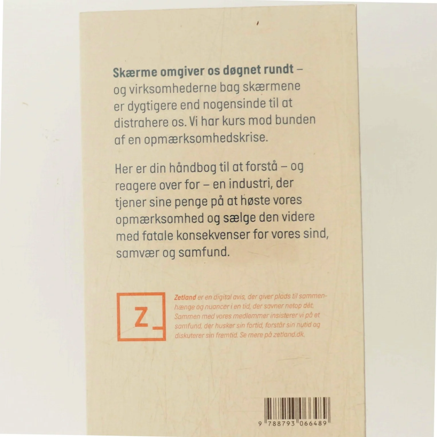 Opmærksomhedskrigen : hvordan en industri kaprede din hjerne og solgte din tid af Thomas Hebsgaard (f. 1982-10-02) (Bog)