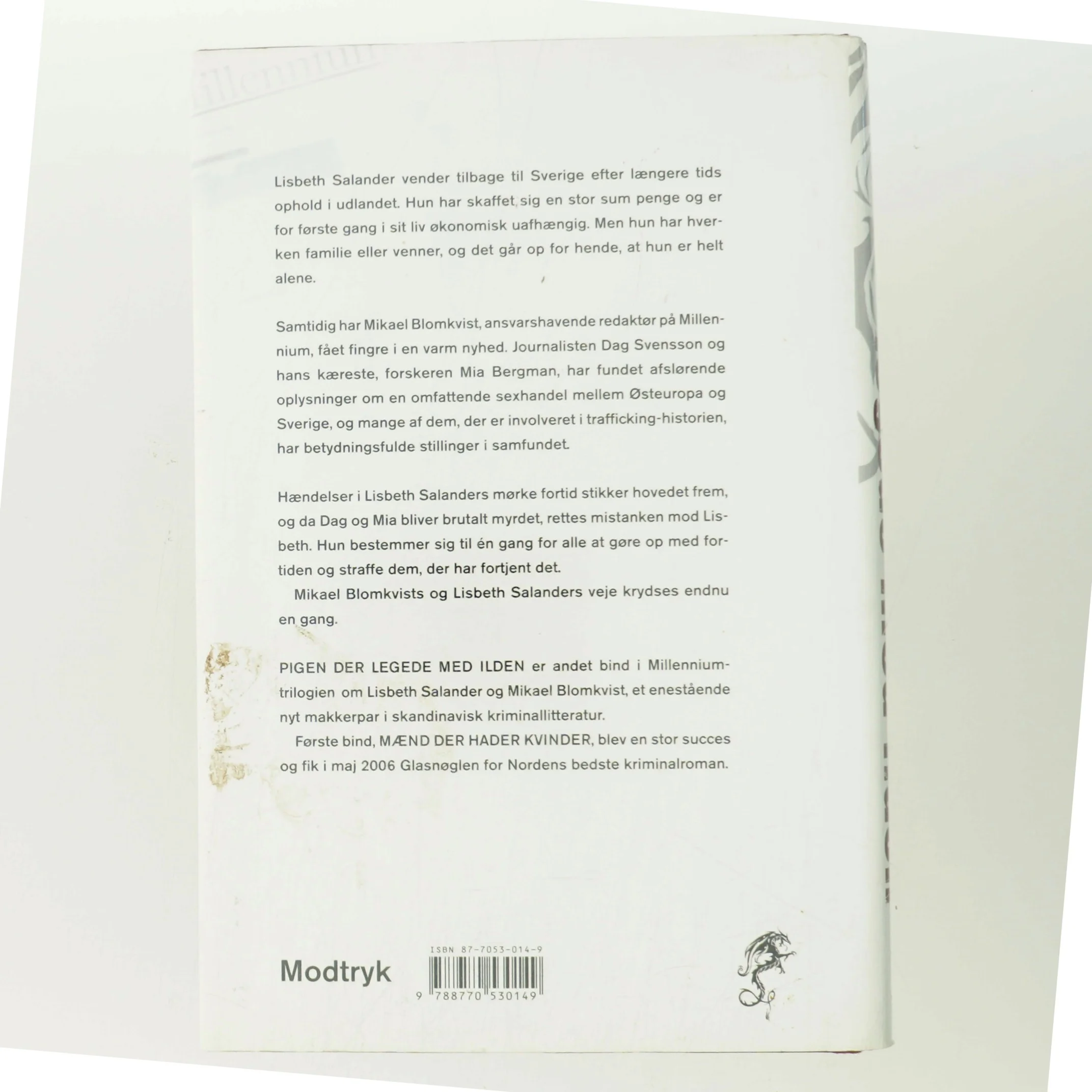 Pigen Der Legede Med Ilden af Larsson, Stieg (Bog)