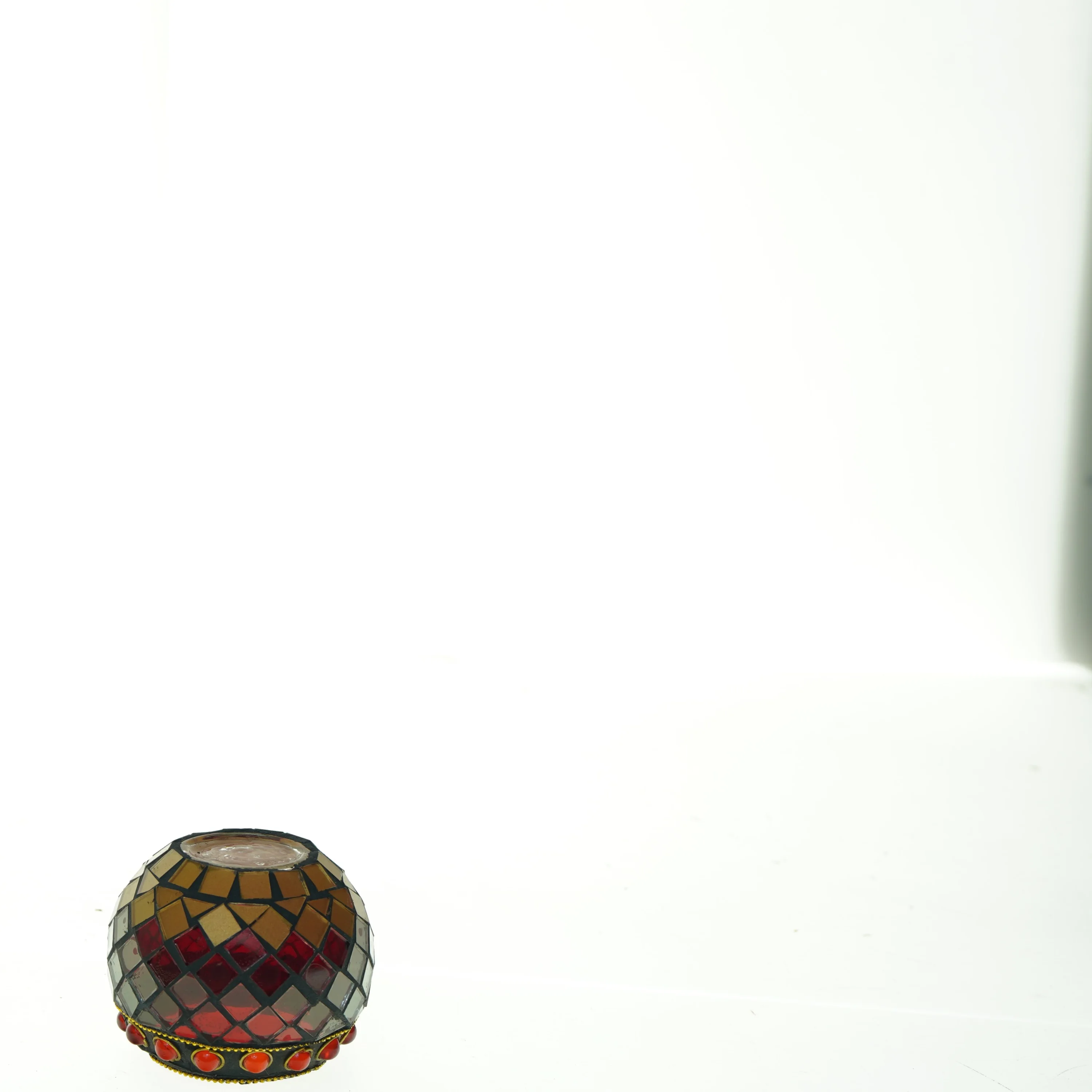 Farvet glasmosaik stearinlysholder (str. 8 cm)