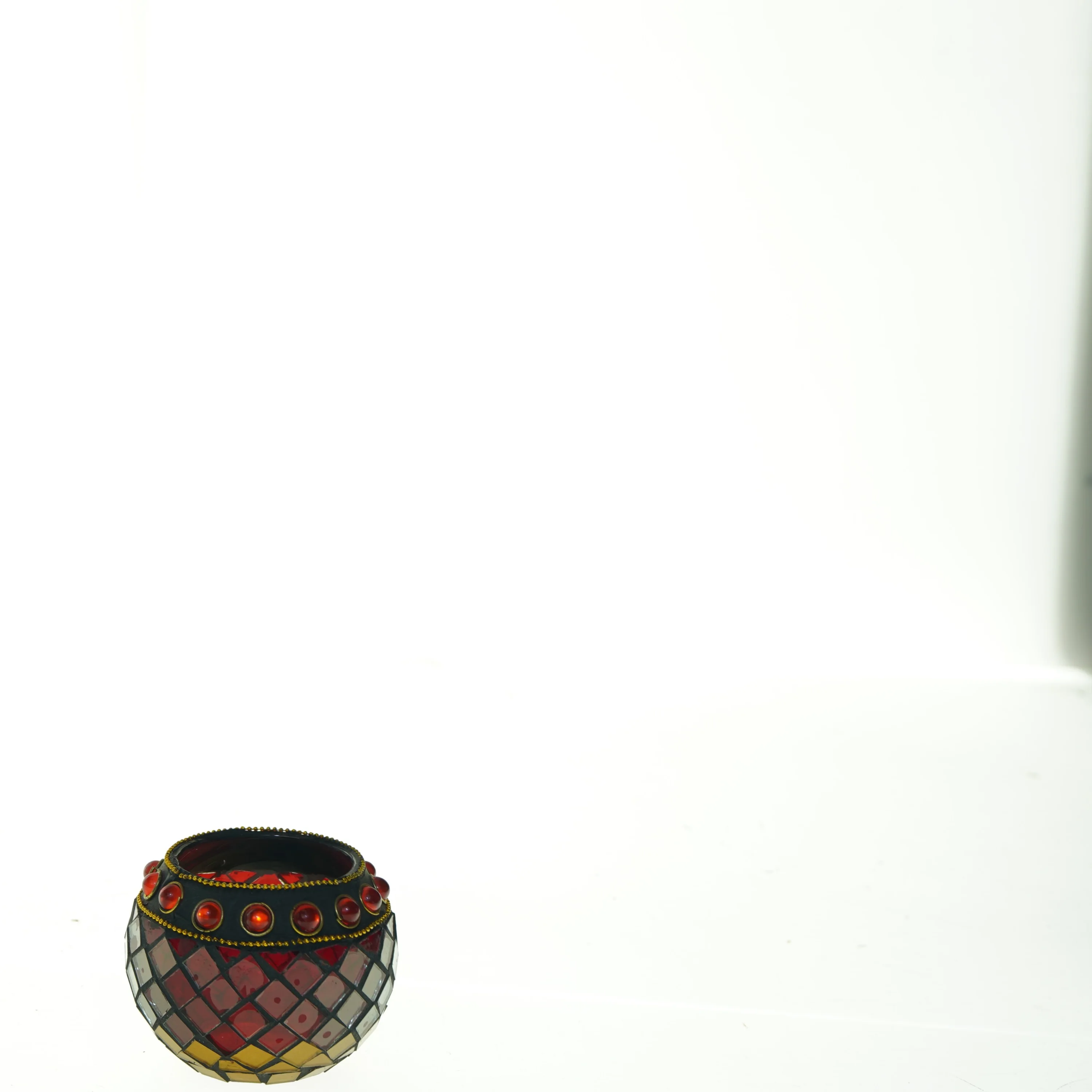 Farvet glasmosaik stearinlysholder (str. 8 cm)