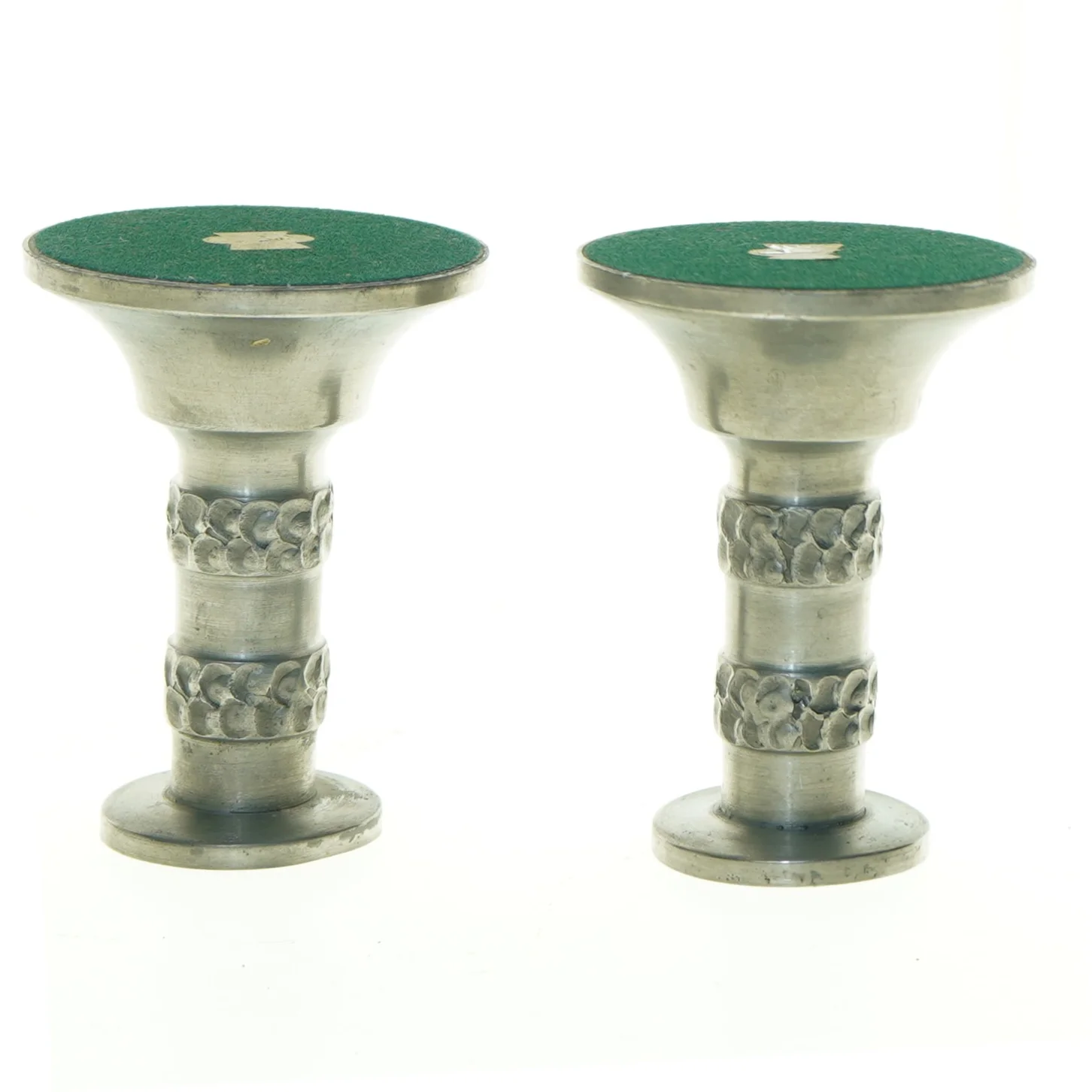 Sølvfarvede lysestager (str. 11 x 8 cm)