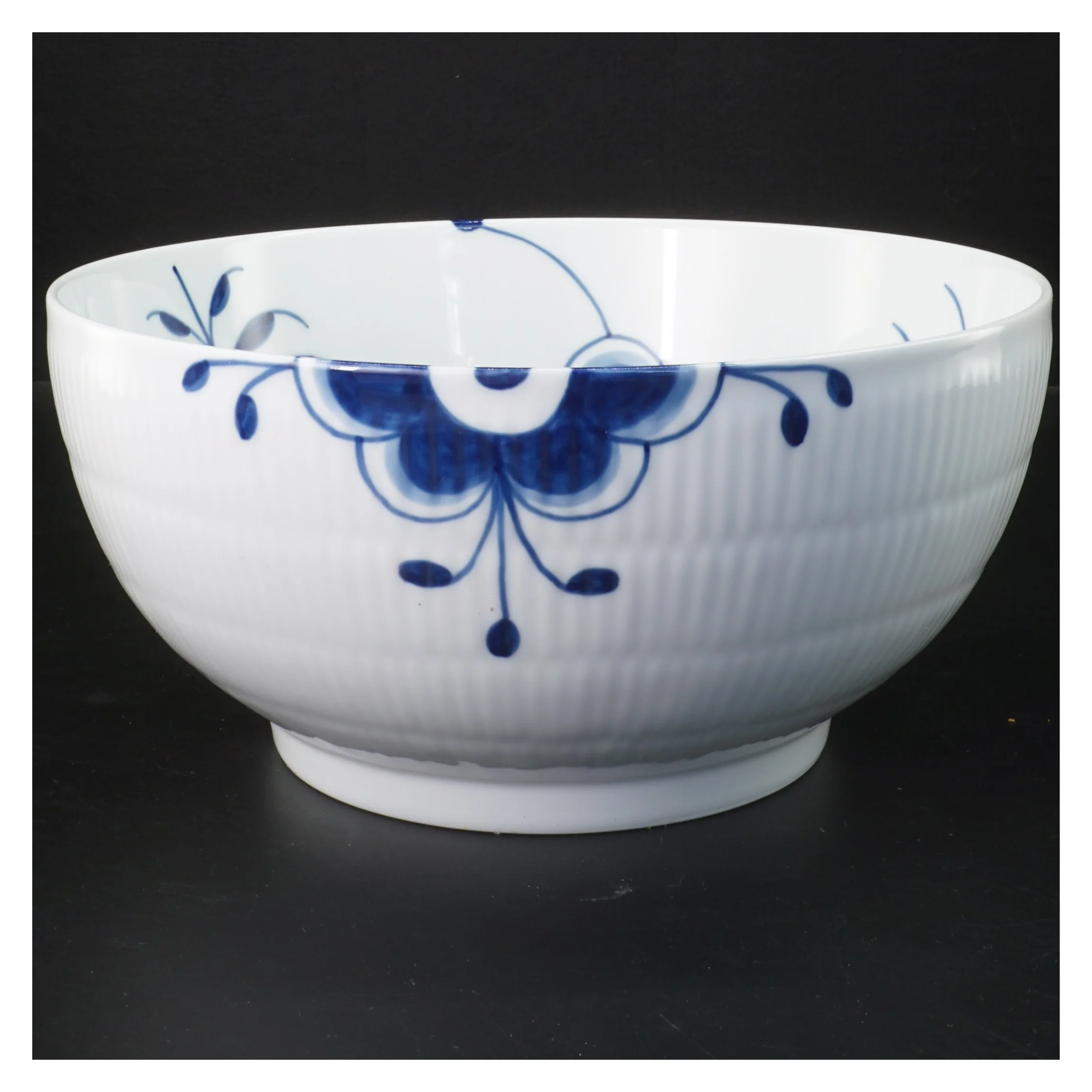 Mega musselmalet sk&aring;l 24 cm.