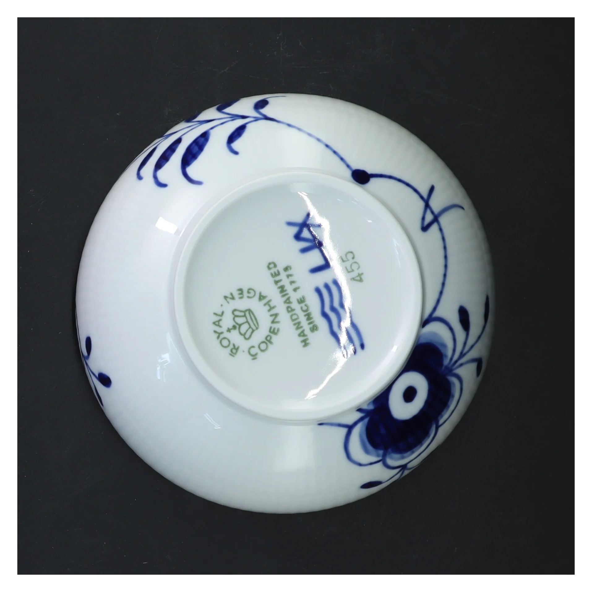 Mega musselmalet skål 15 cm.