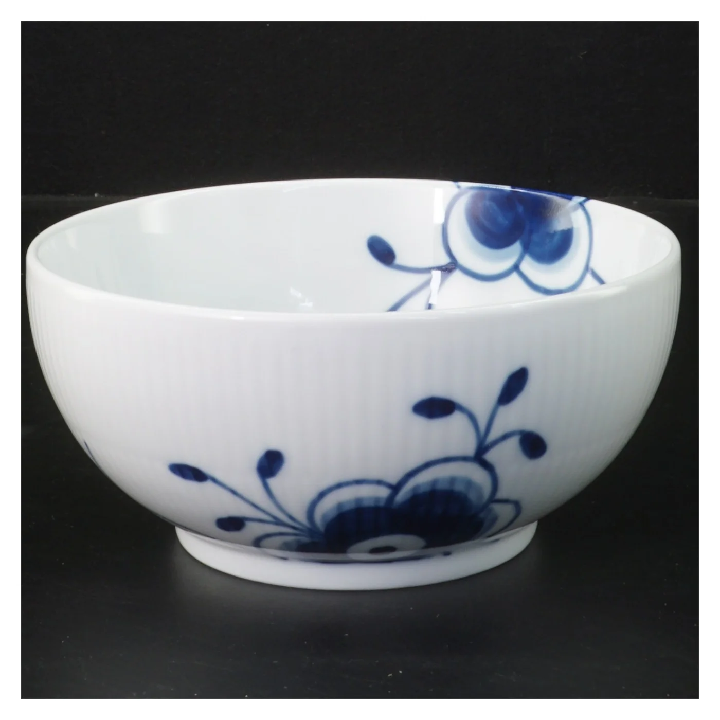 Mega musselmalet sk&aring;l 15 cm.