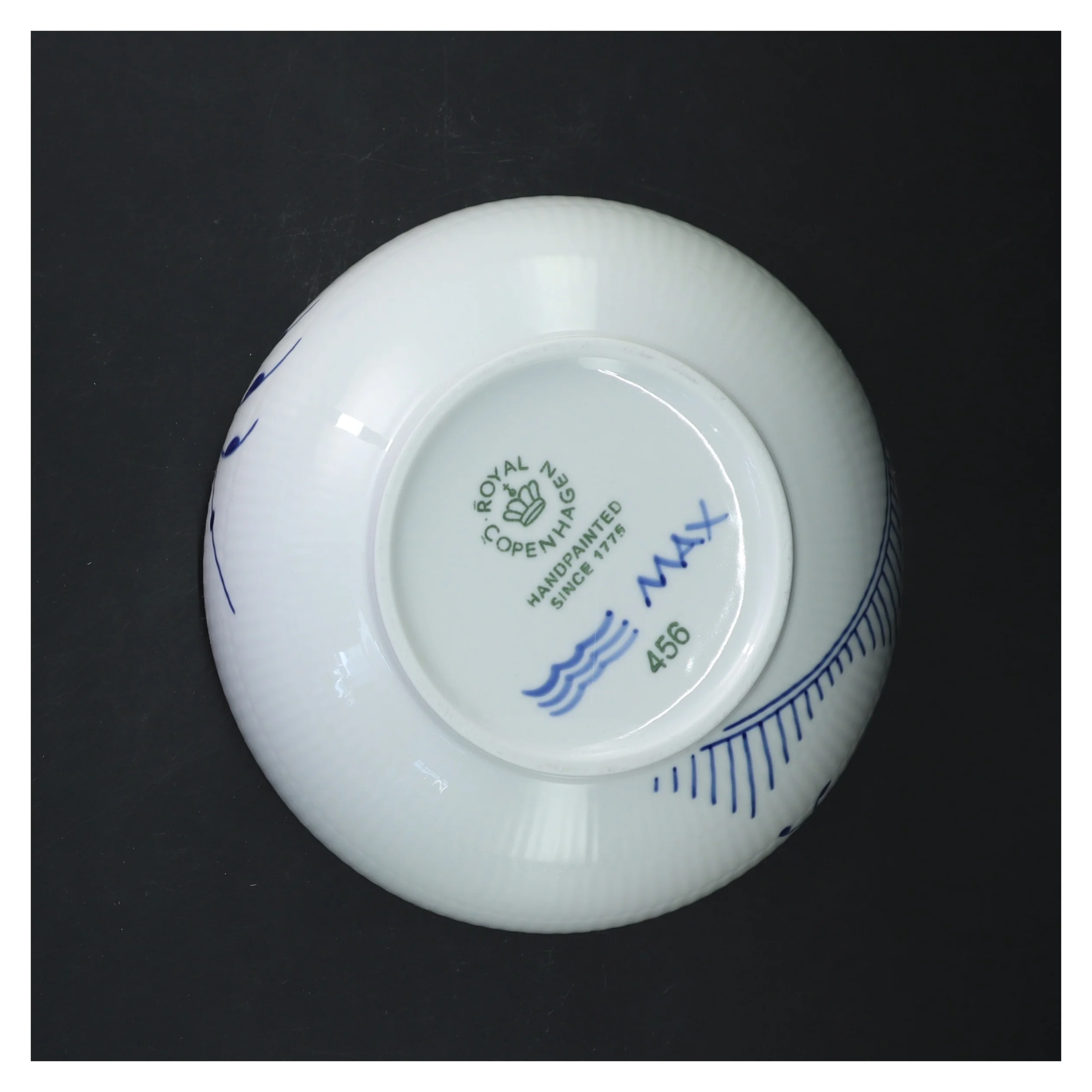 Mega musselmalet skål 18 cm.