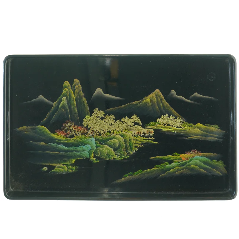 Lakeret bakke med asiatisk landskab (str. 45 x 28 x 4 cm)