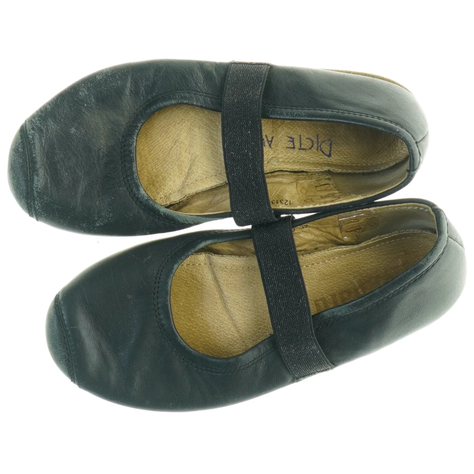 Sorte dansesko (str. 32)