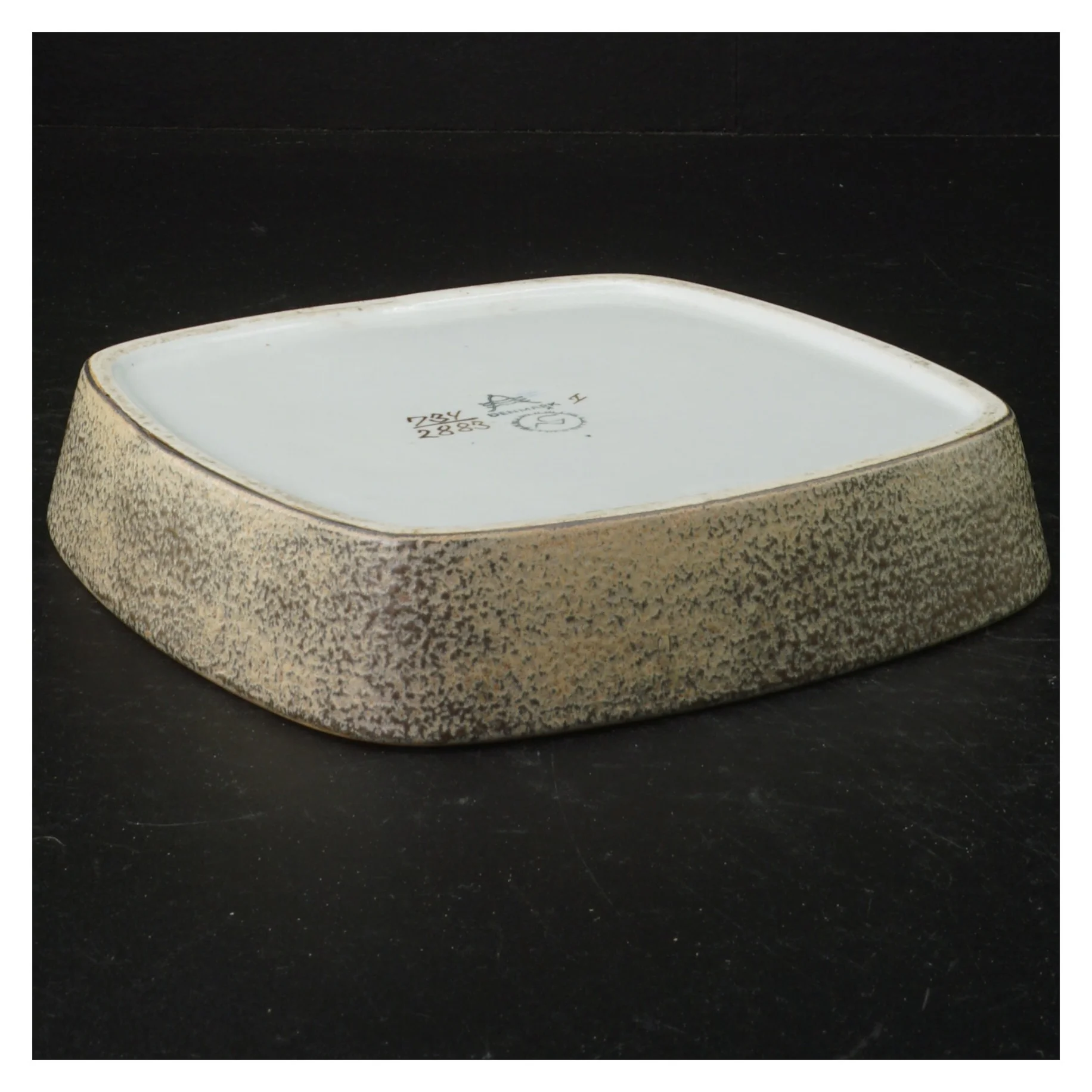 Keramisk fad fra Aluminia (str. 15 x 15 cm)