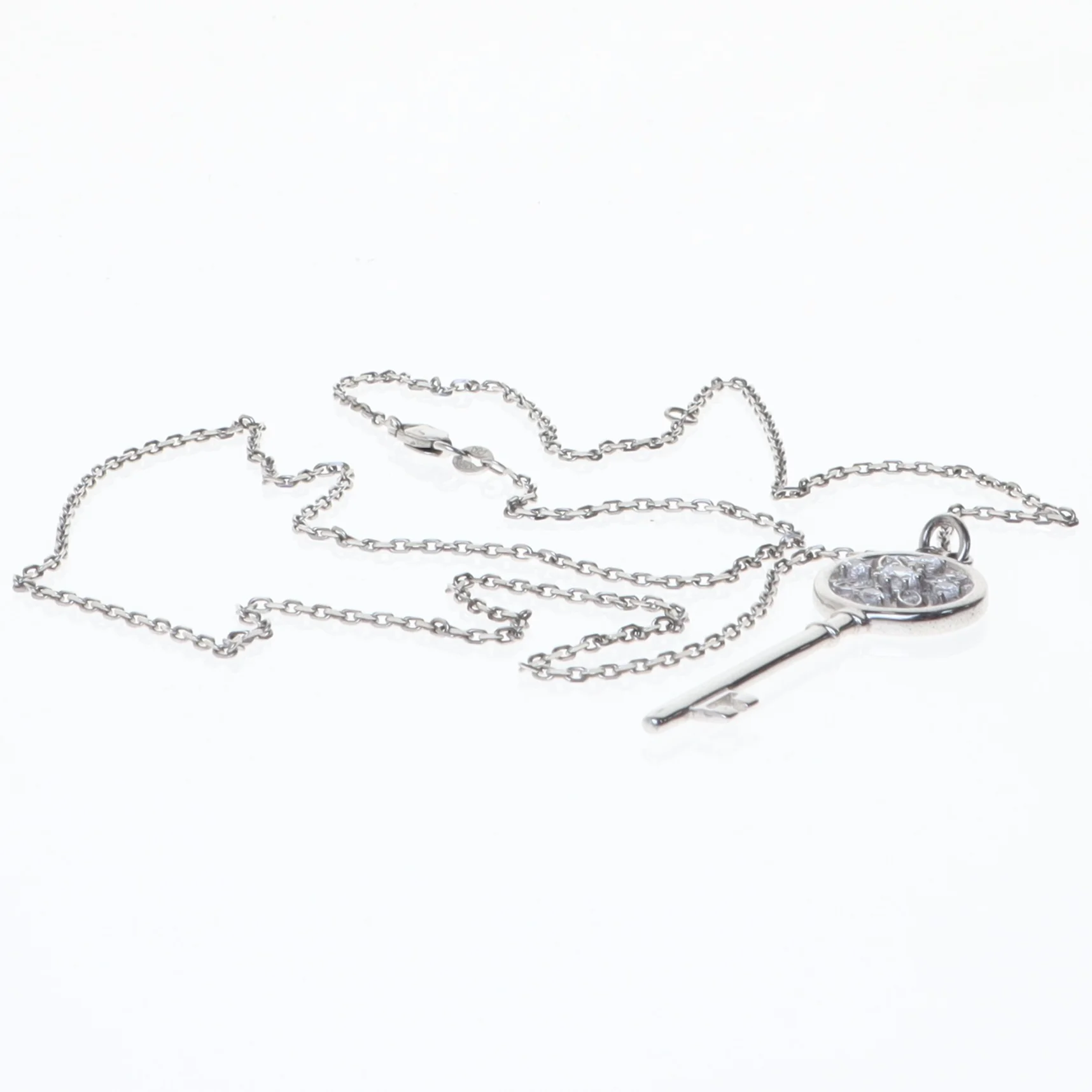 Sølvfarvet nøgle halskæde (str. Ø 21 cm)