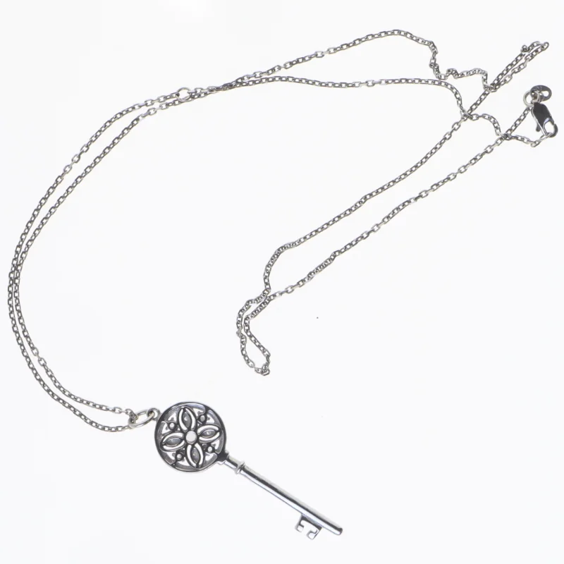 Sølvfarvet nøgle halskæde (str. Ø 21 cm)