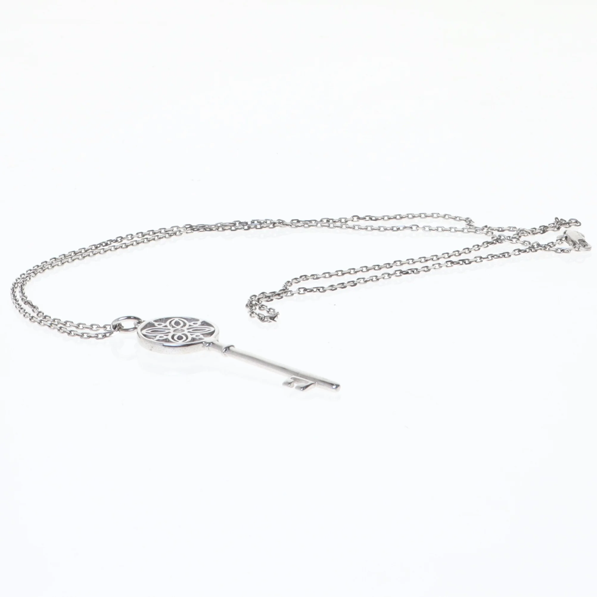 Sølvfarvet nøgle halskæde (str. Ø 21 cm)