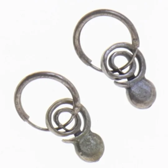 Øreringe fra Dyhrberg Kern (str. 2 cm)