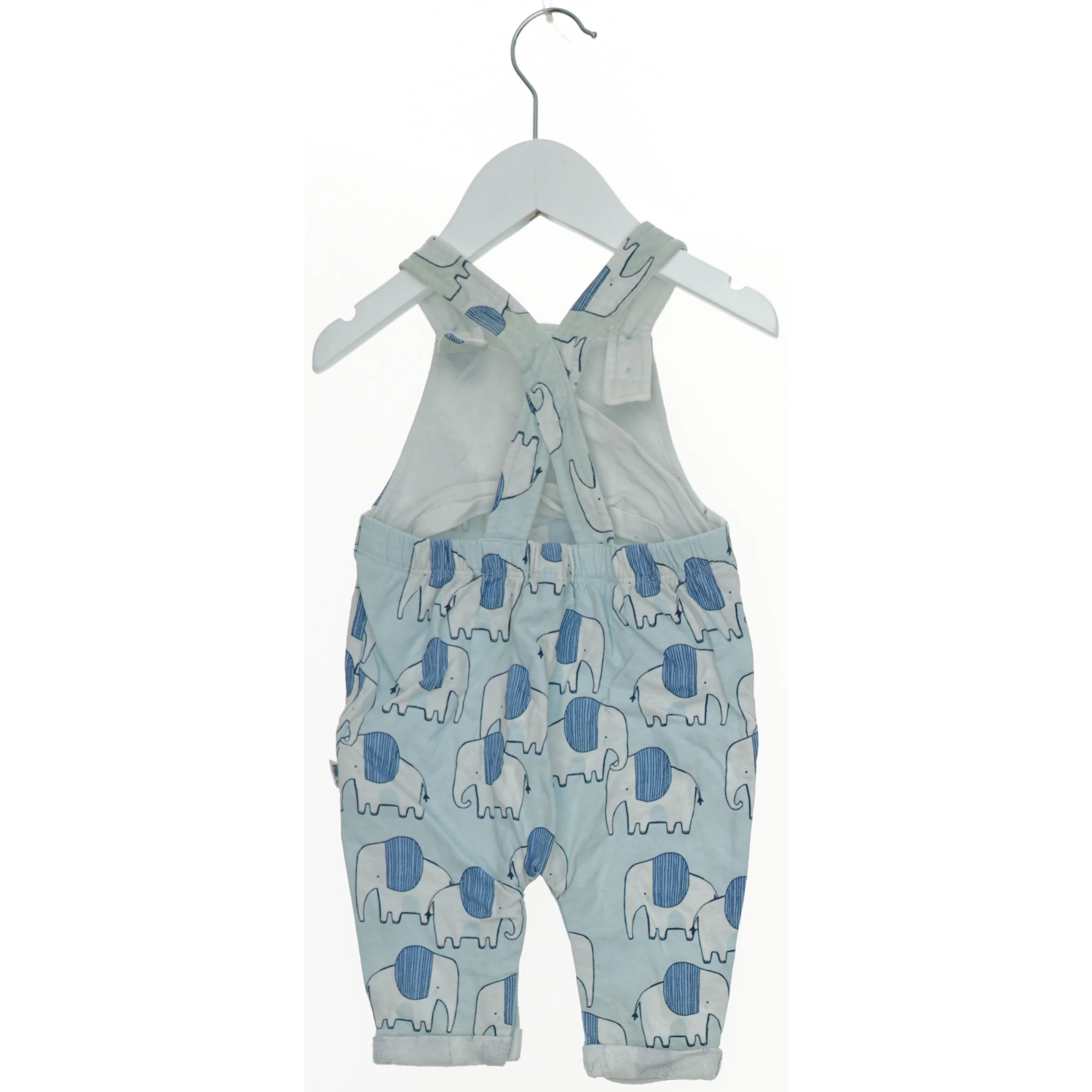 Lysblå sparkedragt med elefantmønster fra Next (str. 68)