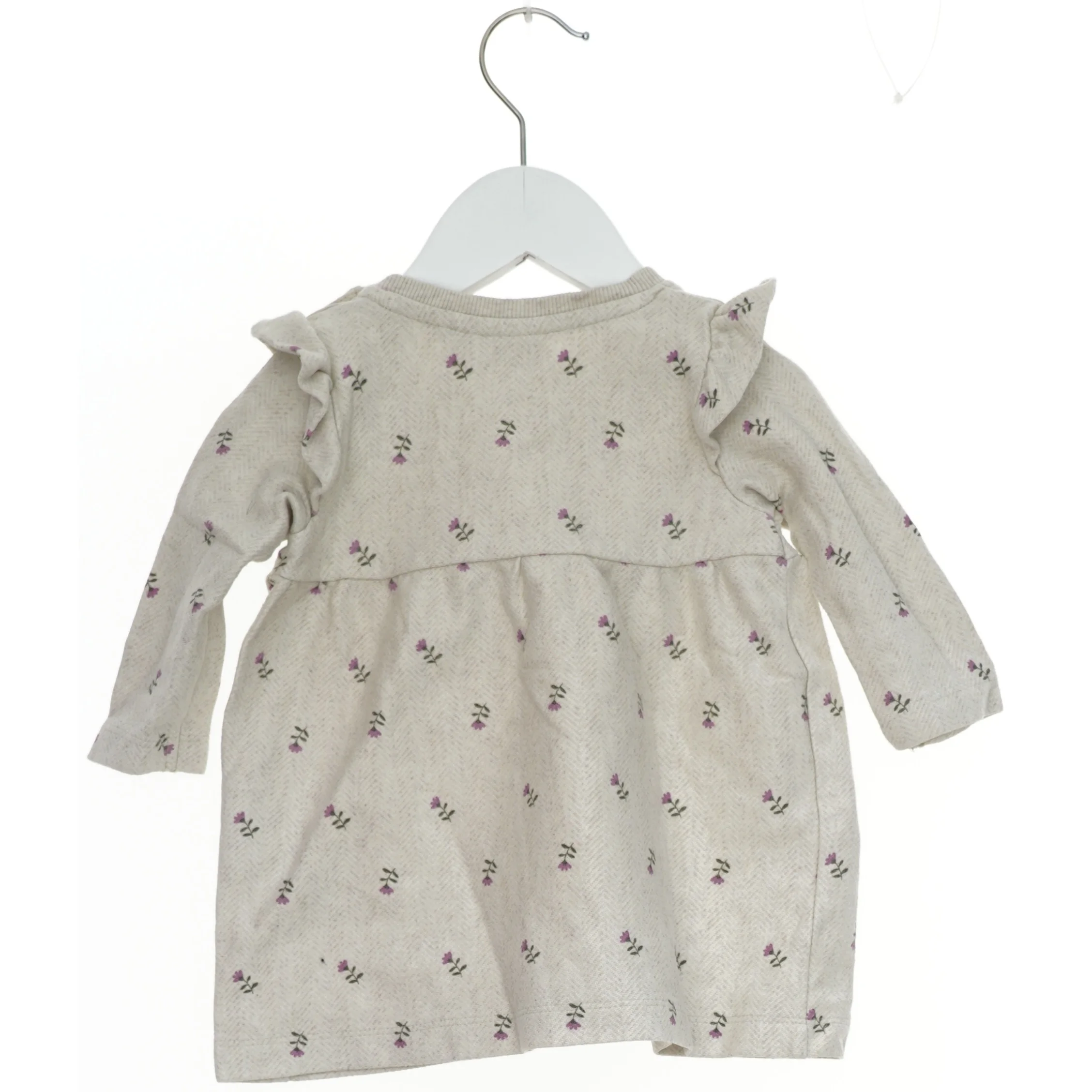 Børnekjole med blomstermønster fra Name It (str. 68)