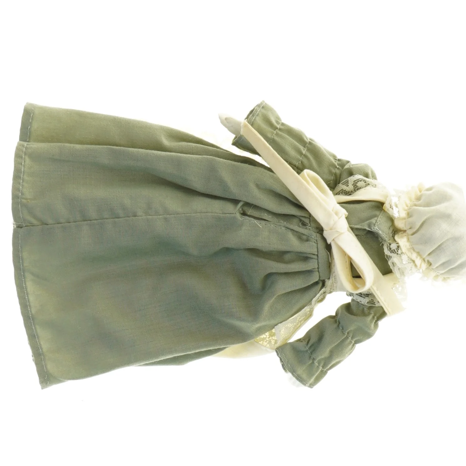 Porcelænsdukke med grøn kjole (str. 19x7 cm)