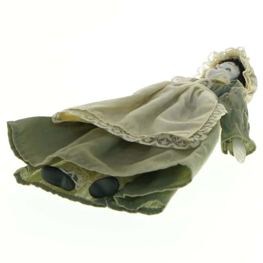 Porcelænsdukke med grøn kjole (str. 19x7 cm)