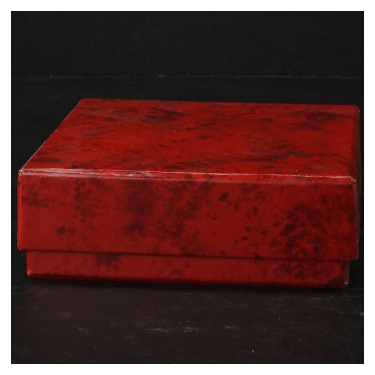 Æske med motiver af kroatiske opfindelser (str. Kasse 13 x 13 cm)