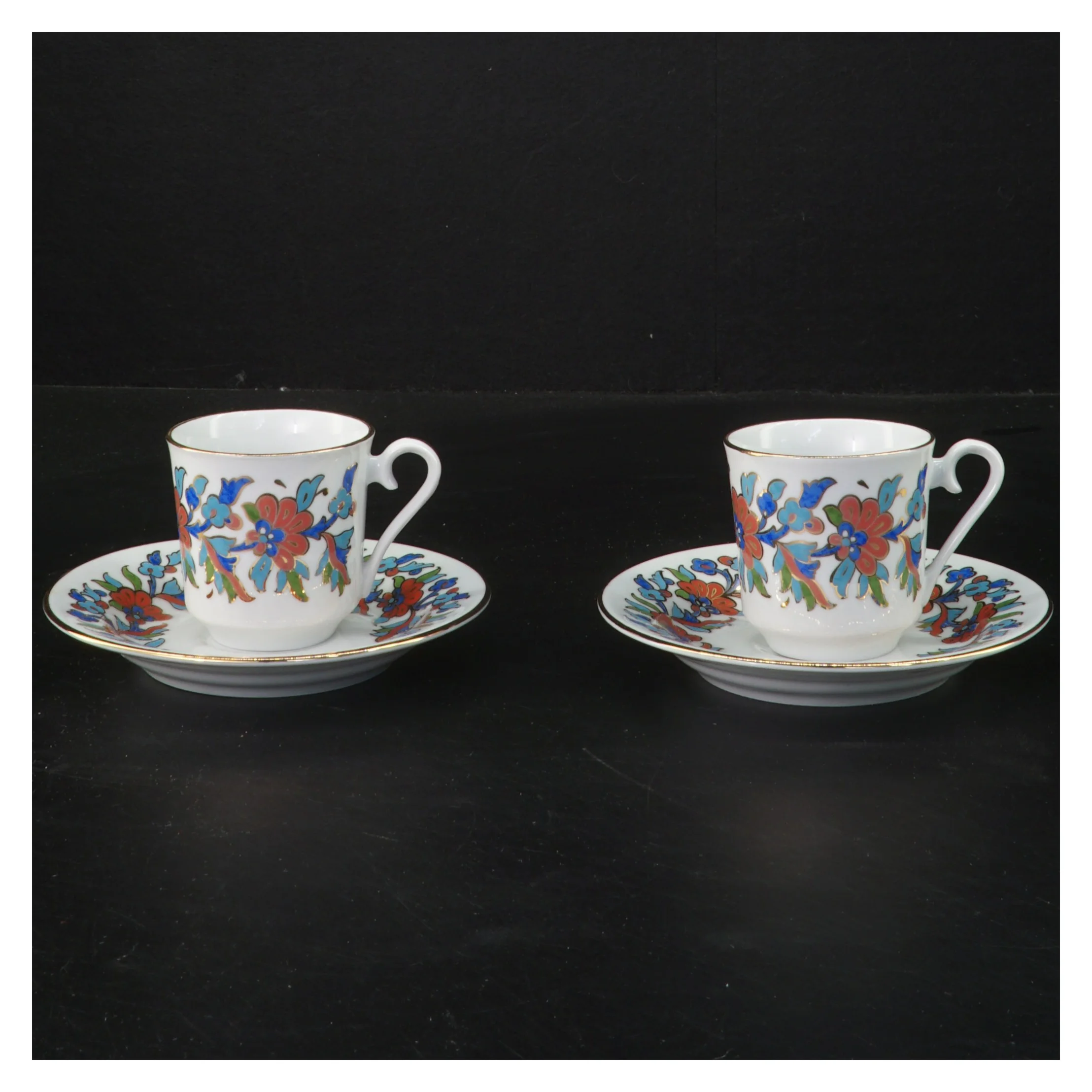 Porcelæns kaffekop sæt med tallerkener fra Kutahya (str. Ø 11,5& 5,5 cm)