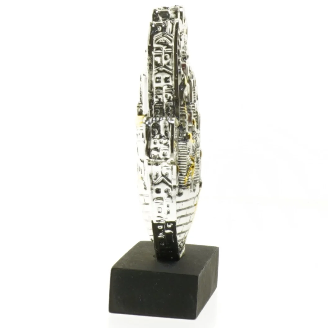 Dekoration på sokkel fra H.Karshi (str. 14 cm)