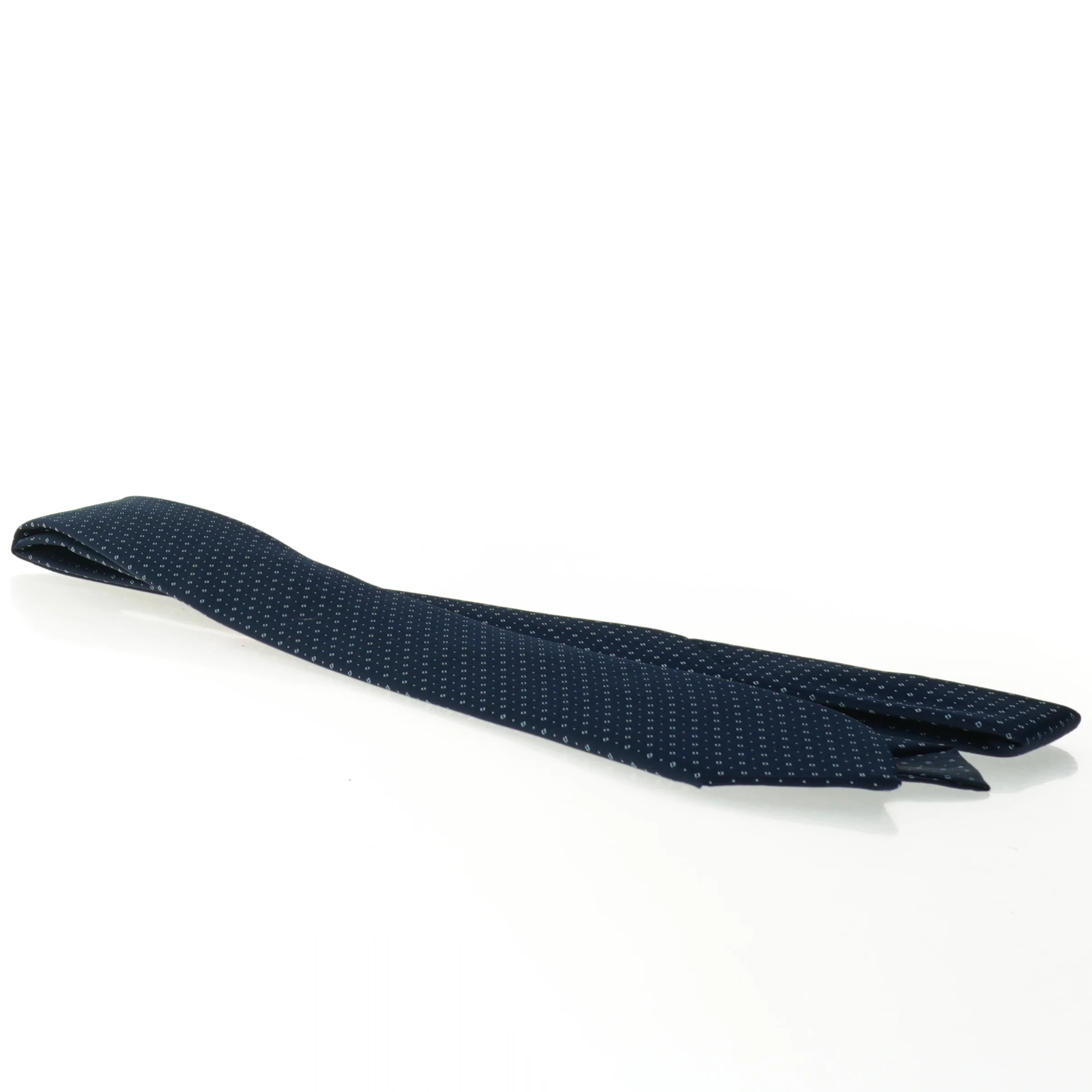 Mørkeblåt slips med prikker fra Tff (str. 142 x. 7 cm)