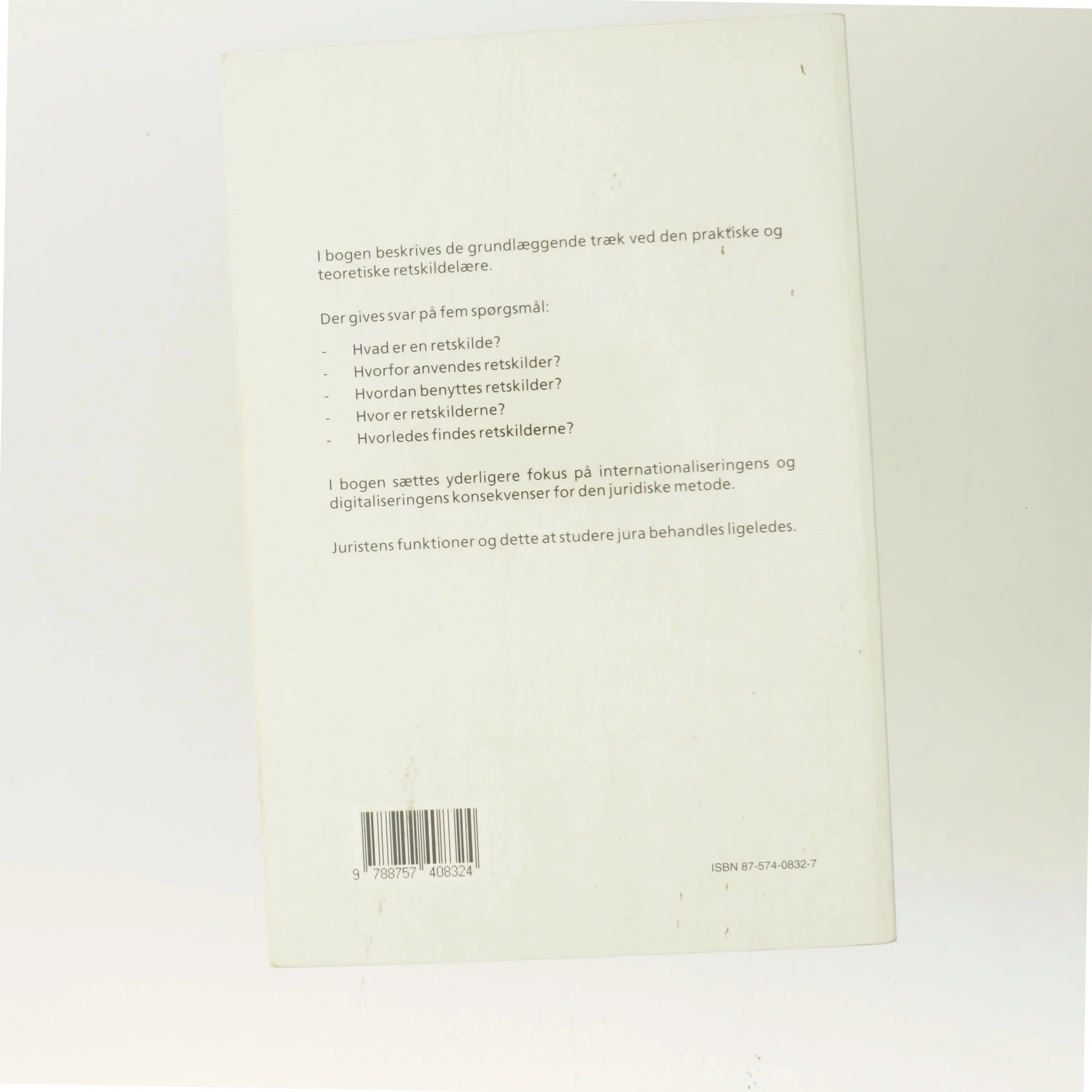 Juridisk metodelære : en indføring i rettens og juraens verden af Peter Blume (Bog)