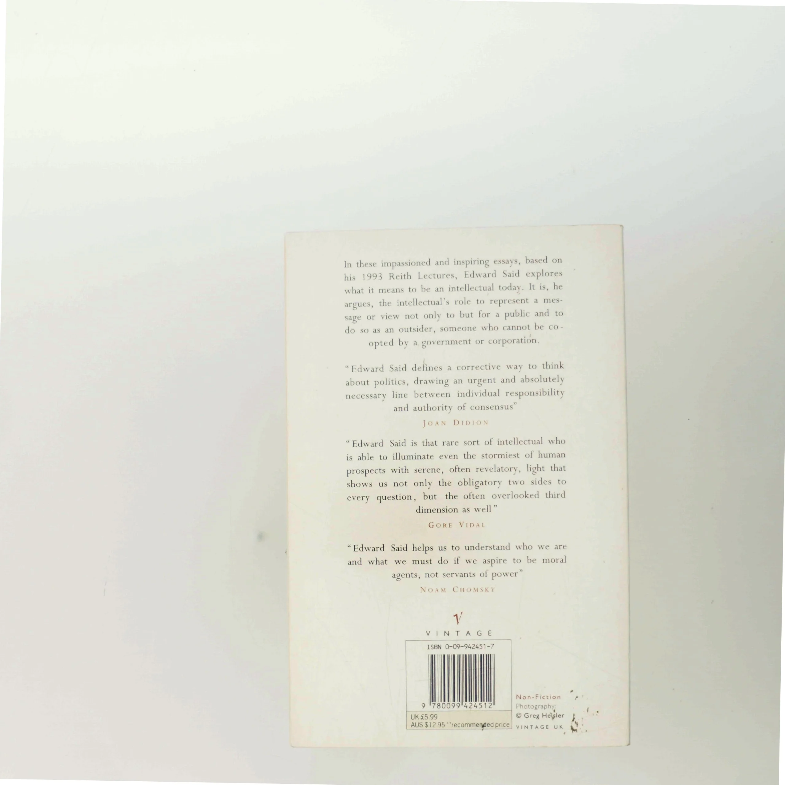 Representations of the intellectual : the 1993 Reith lectures af Edward W. Said (Bog)