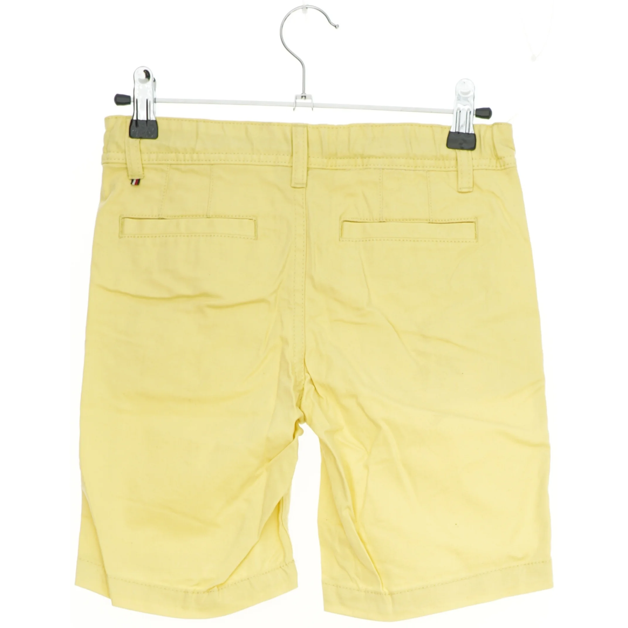 Gule Chinoshorts fra Tommy Hilfiger (str. 128)