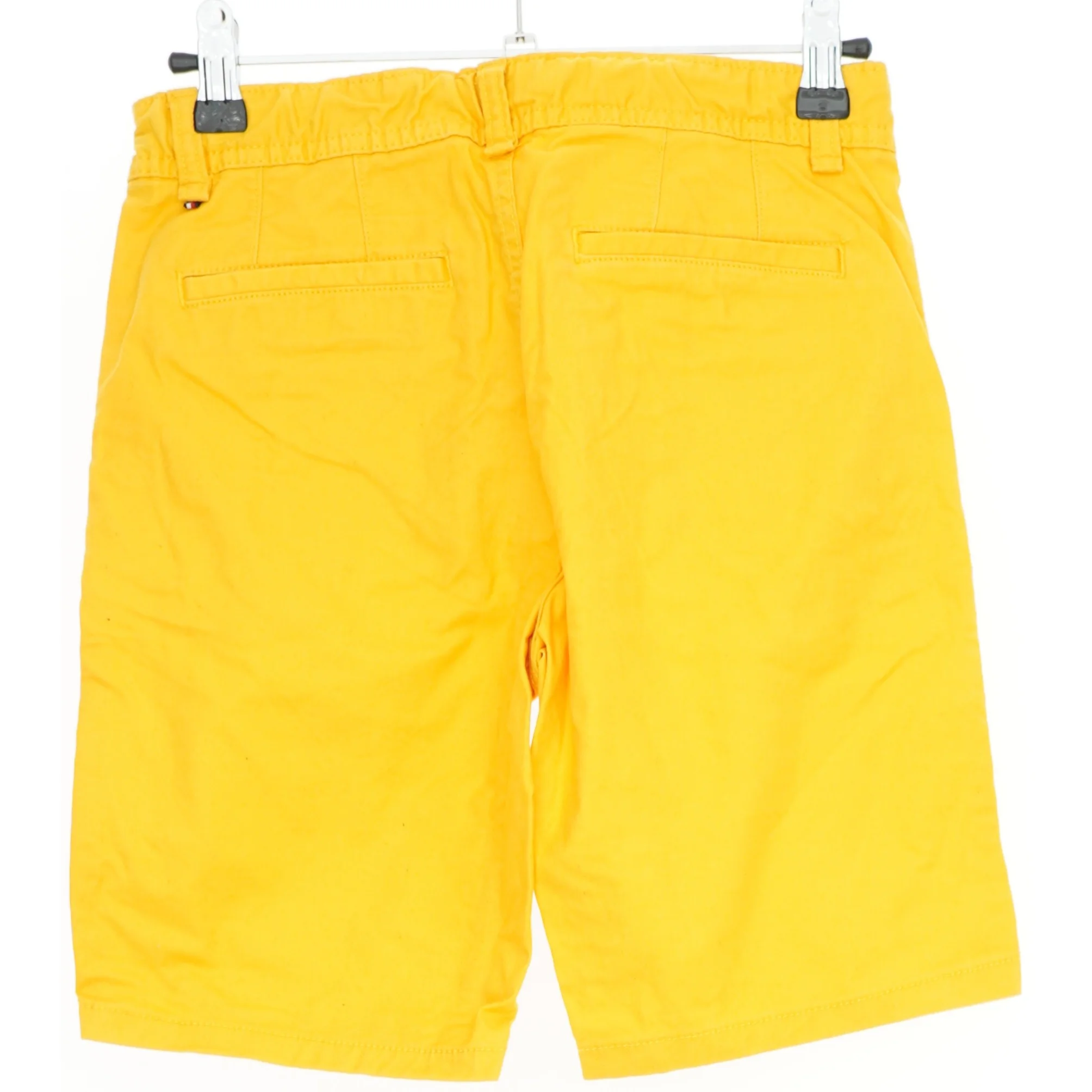 Gule shorts fra Tommy Hilfiger (str. 140)