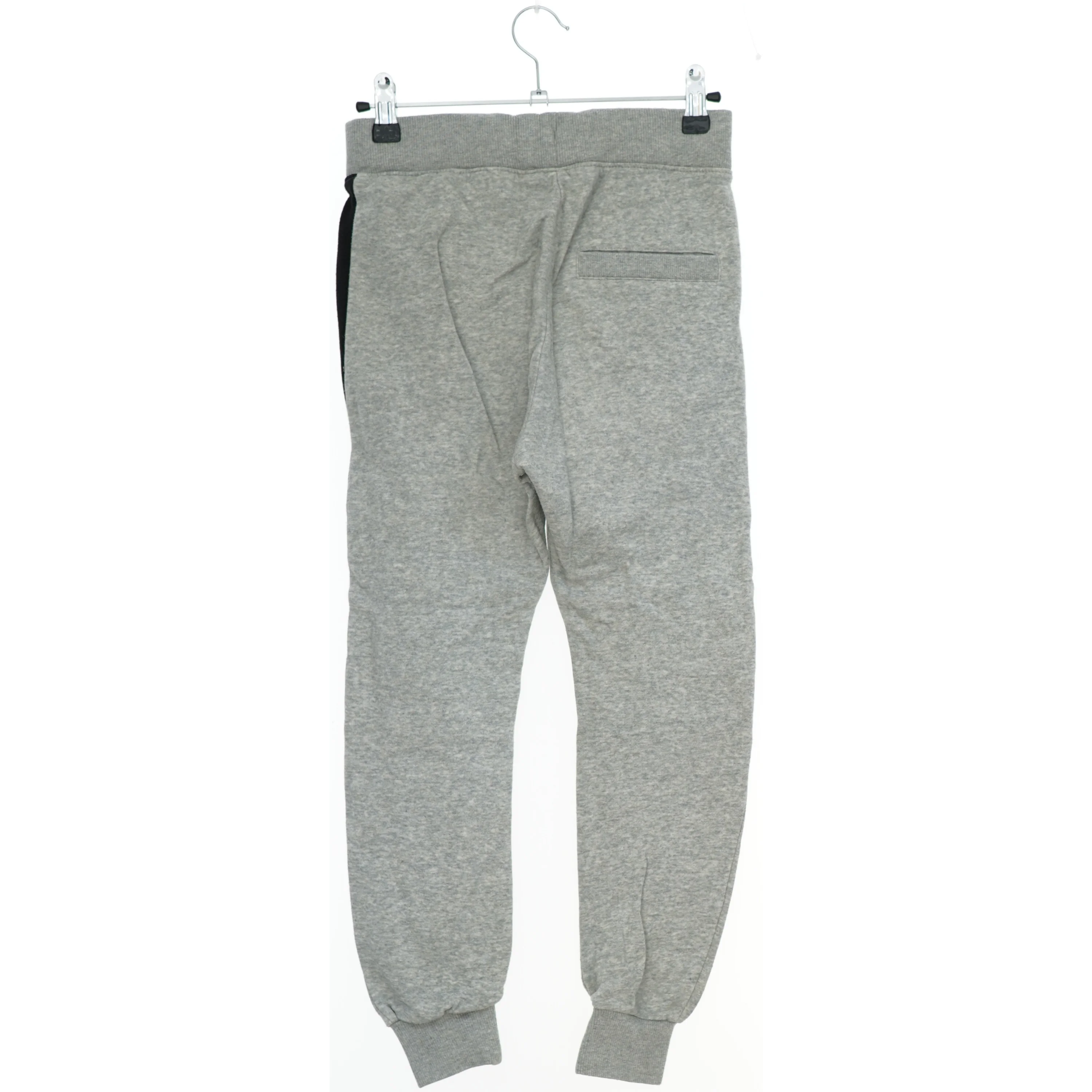Grå sweatpants med sorte detaljer fra H&M (str. 140)