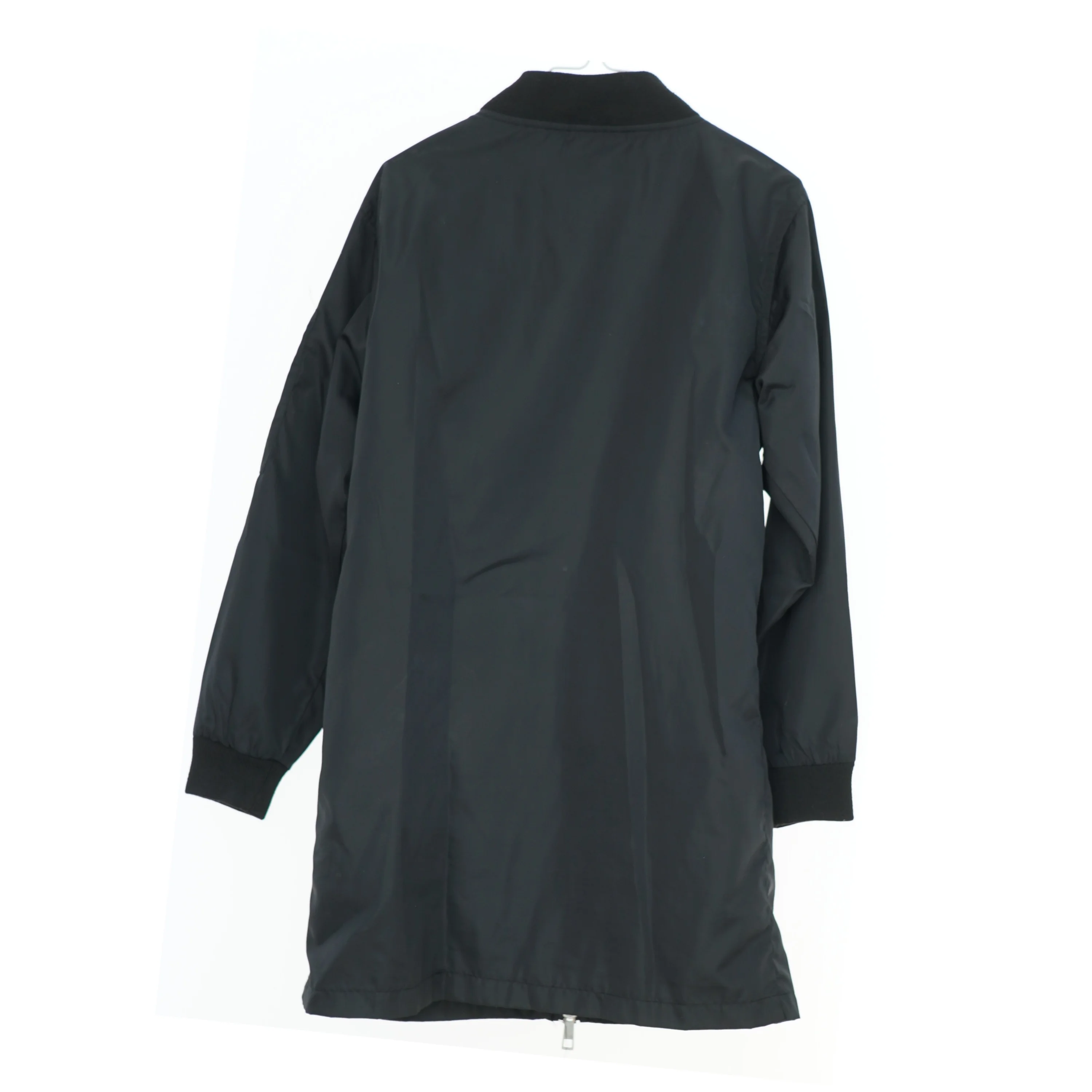 Lang vindjakke med lynlås fra Hound (str. 128)