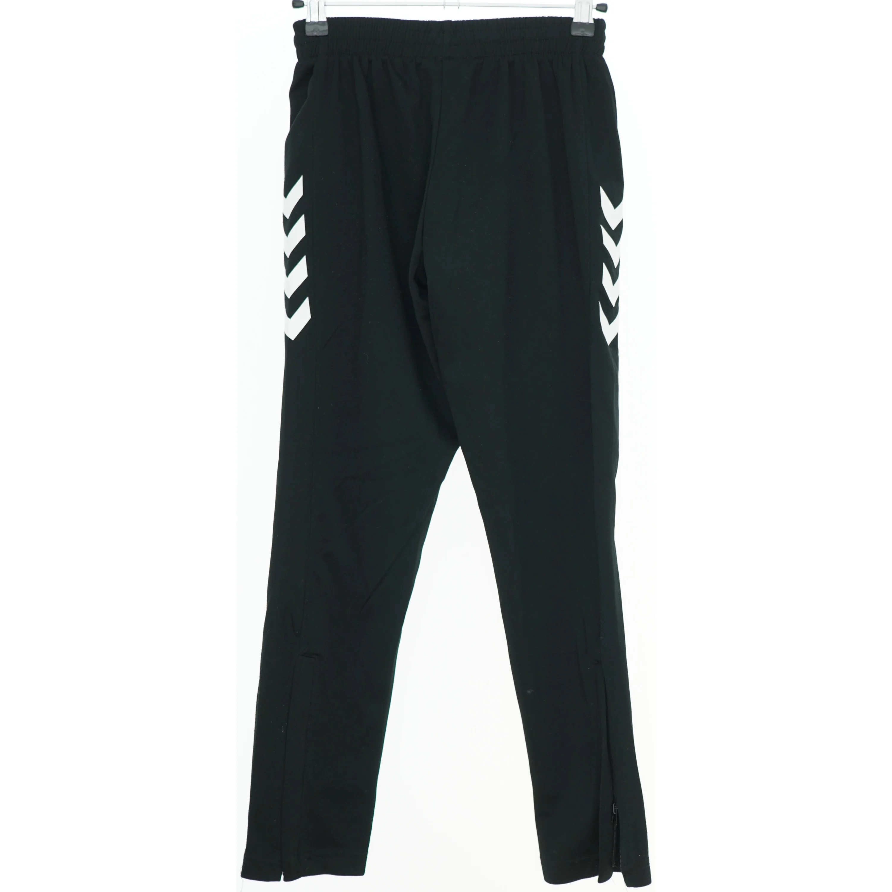 Sporty sorte bukser med lynlås fra Hummel (str. 152)