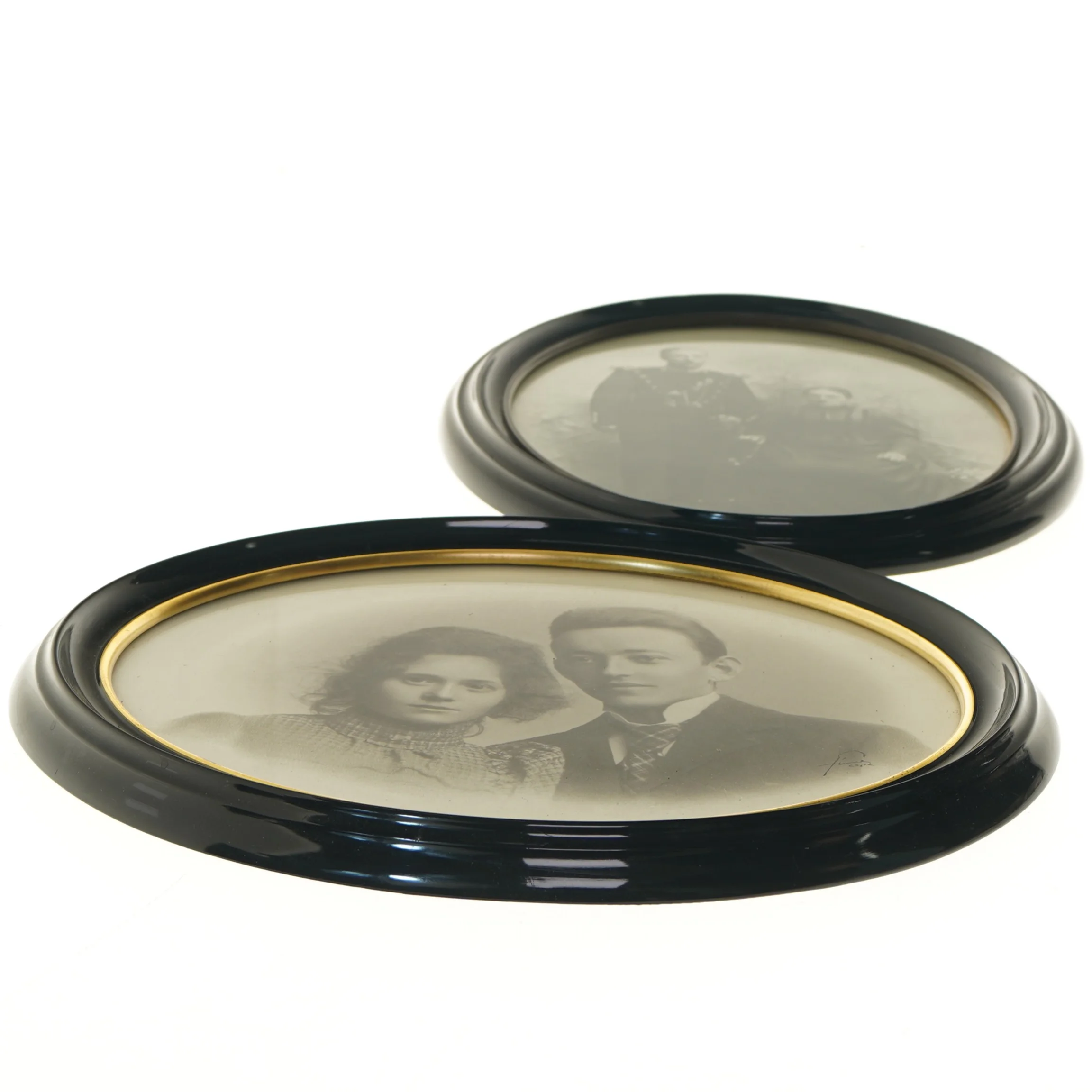 Oval billederammer med fotografier (str. 37 cm)