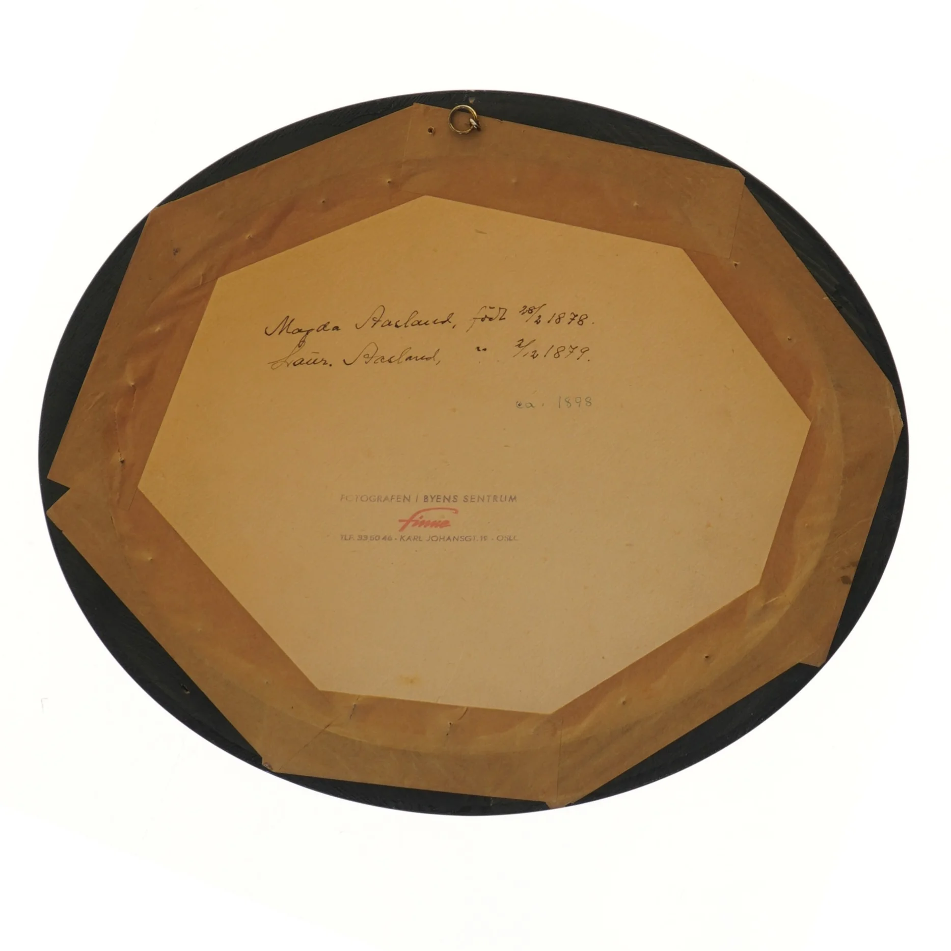 Oval billederammer med fotografier (str. 37 cm)