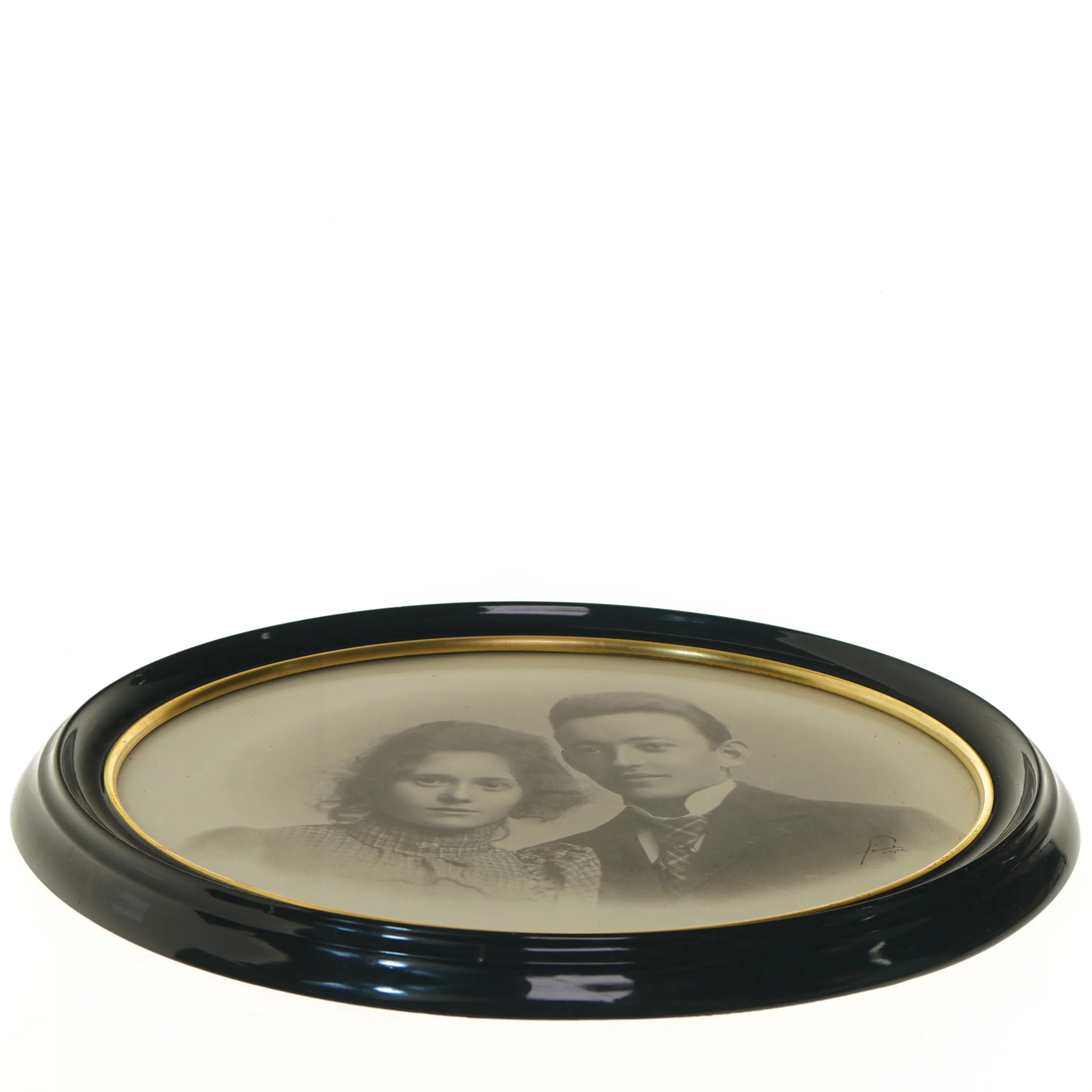 Oval billederammer med fotografier (str. 37 cm)