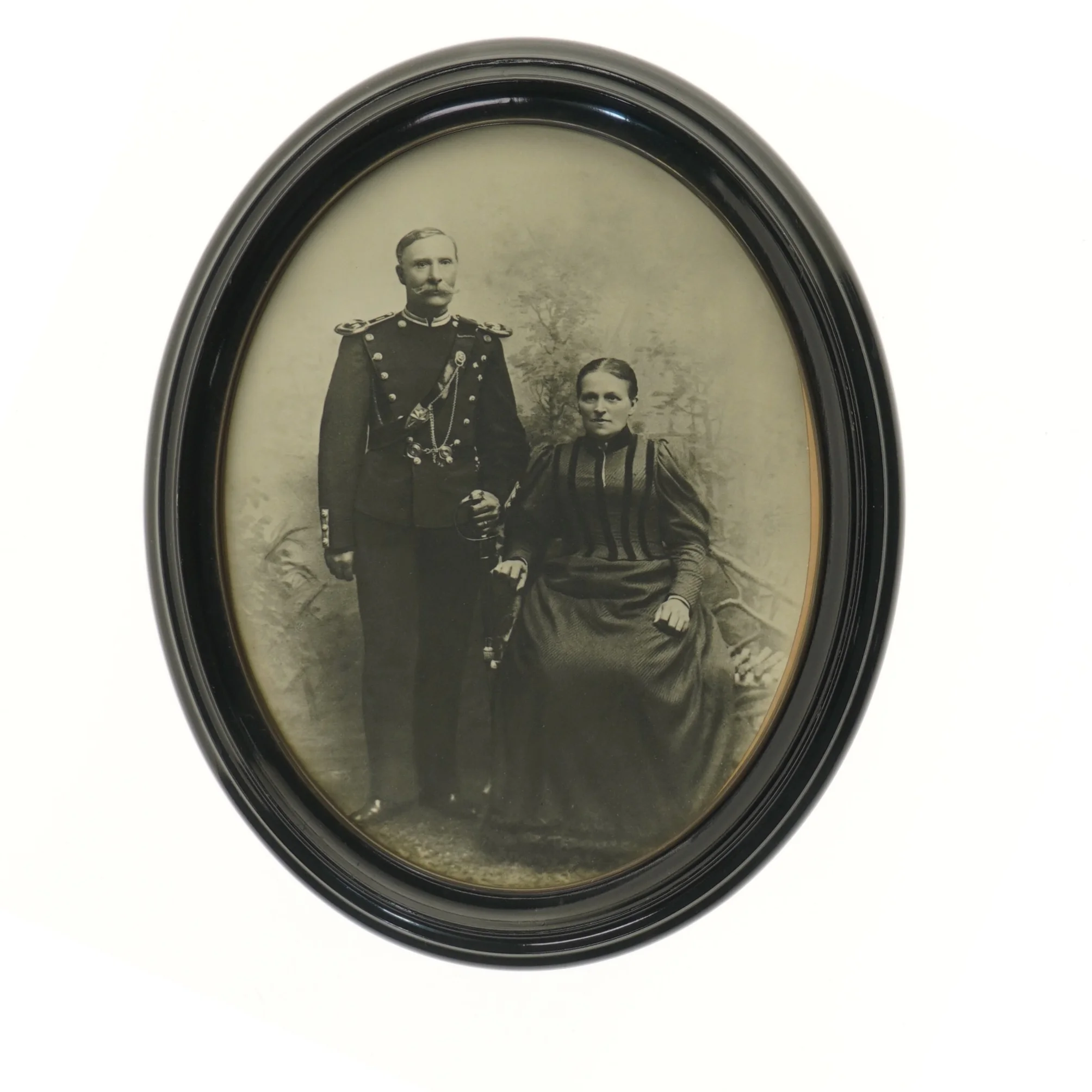 Oval billederammer med fotografier (str. 37 cm)