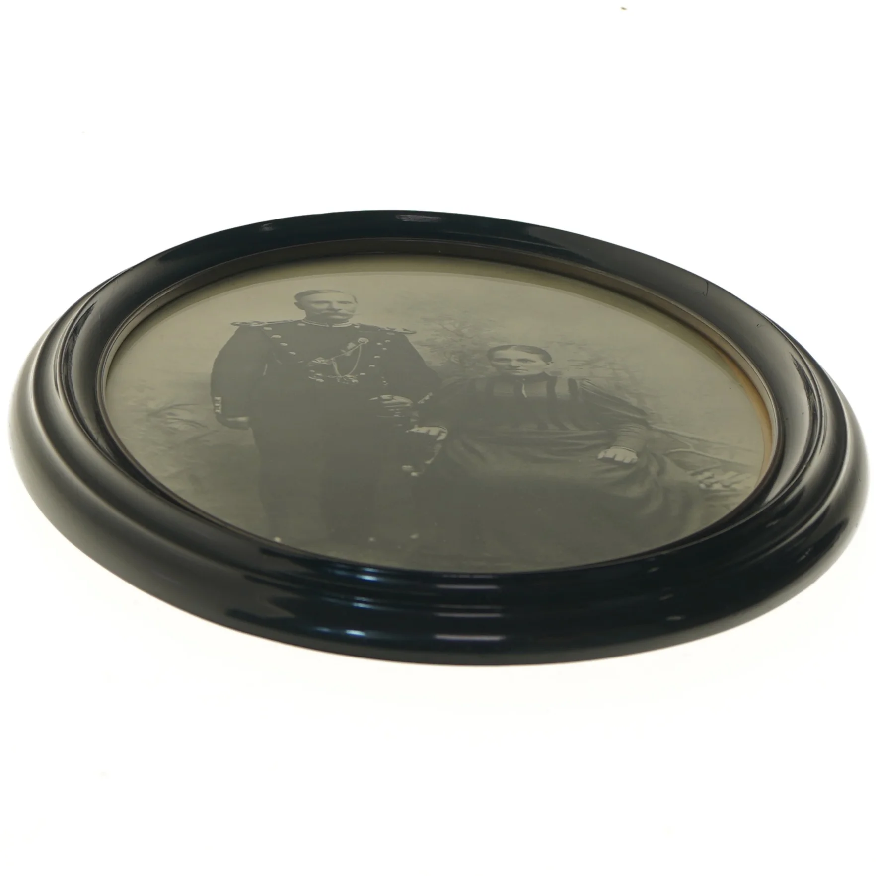 Oval billederammer med fotografier (str. 37 cm)