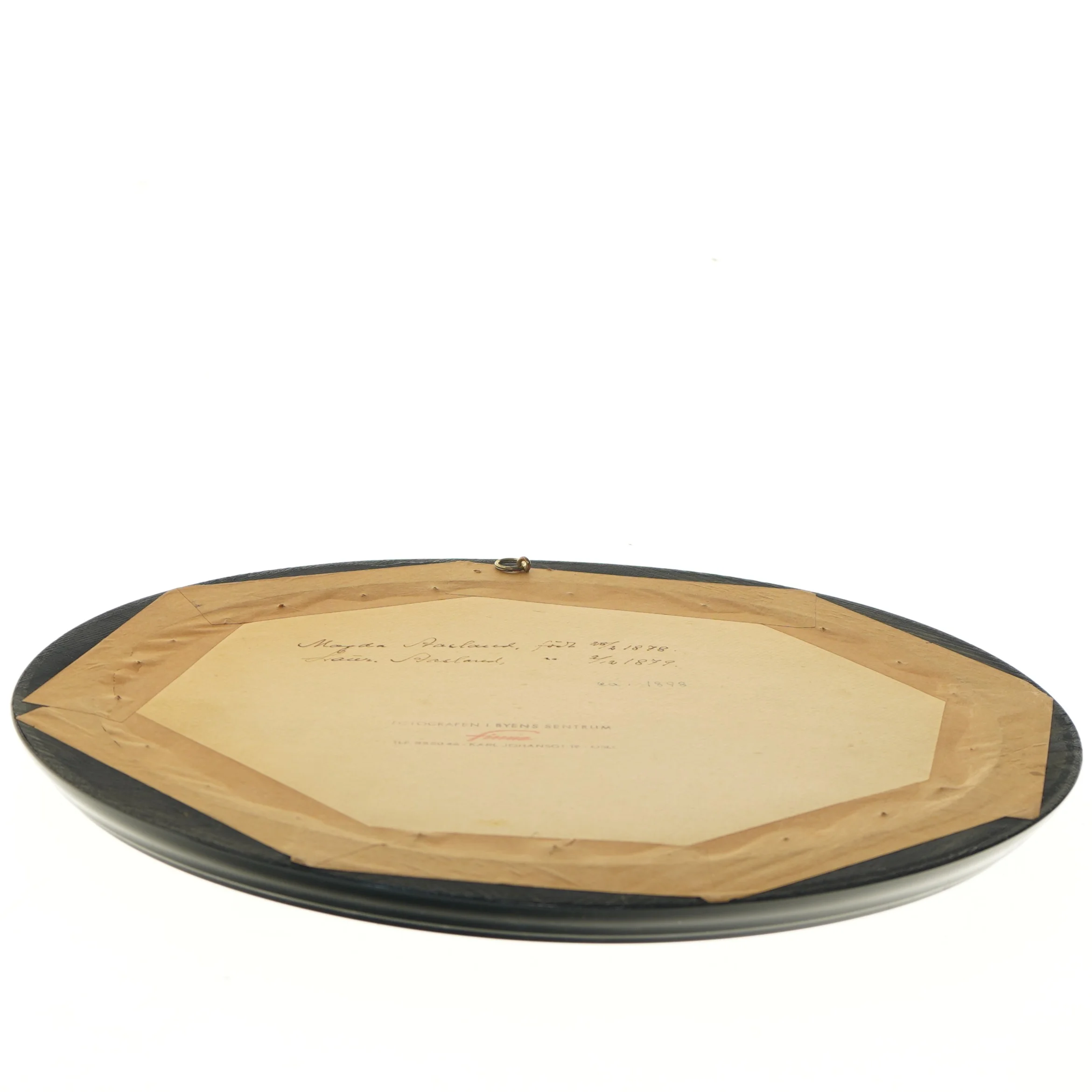 Oval billederammer med fotografier (str. 37 cm)